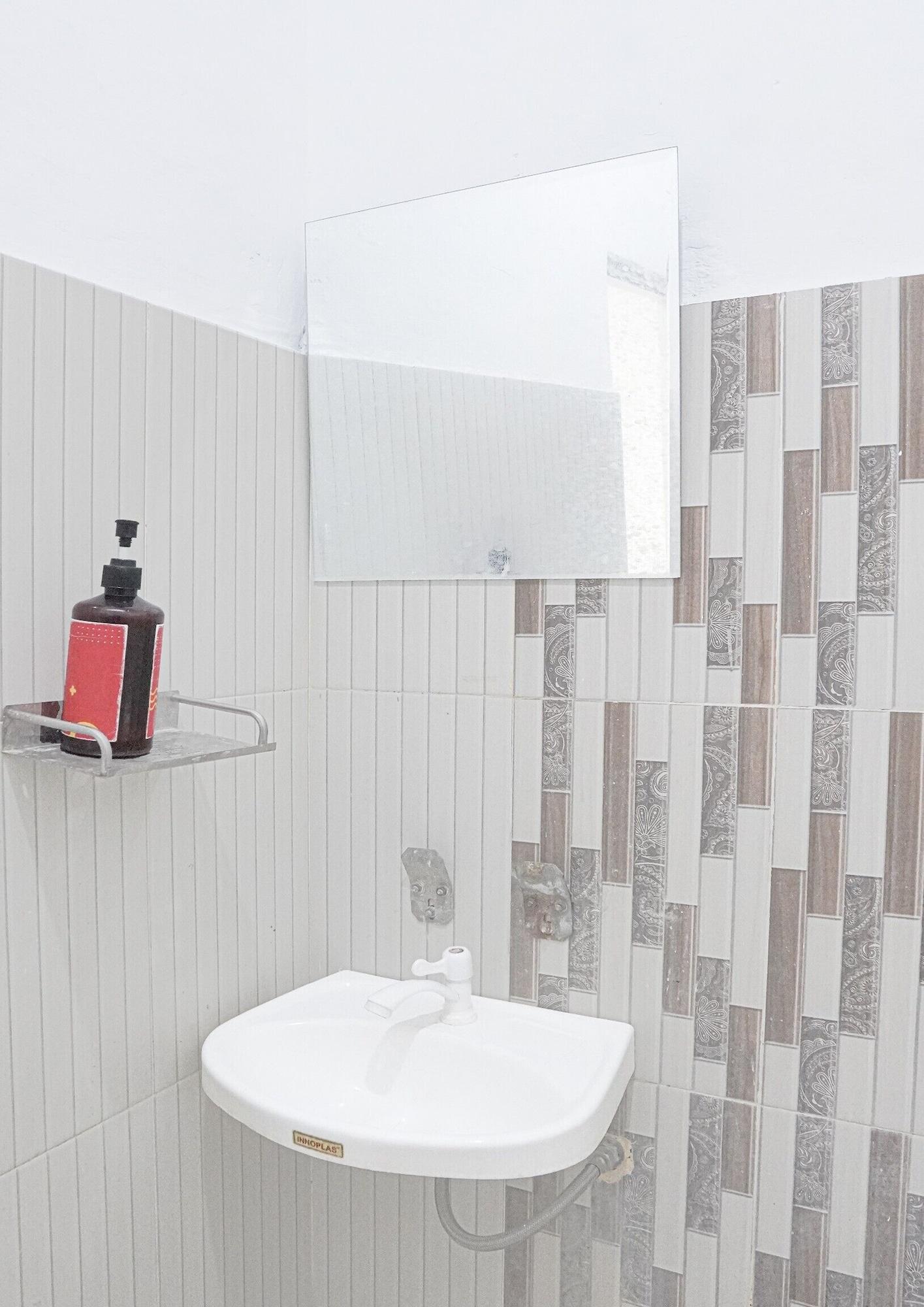 Equipamiento de Habitación Hotel O near Transmart Padang formerly Sulaiman Residence