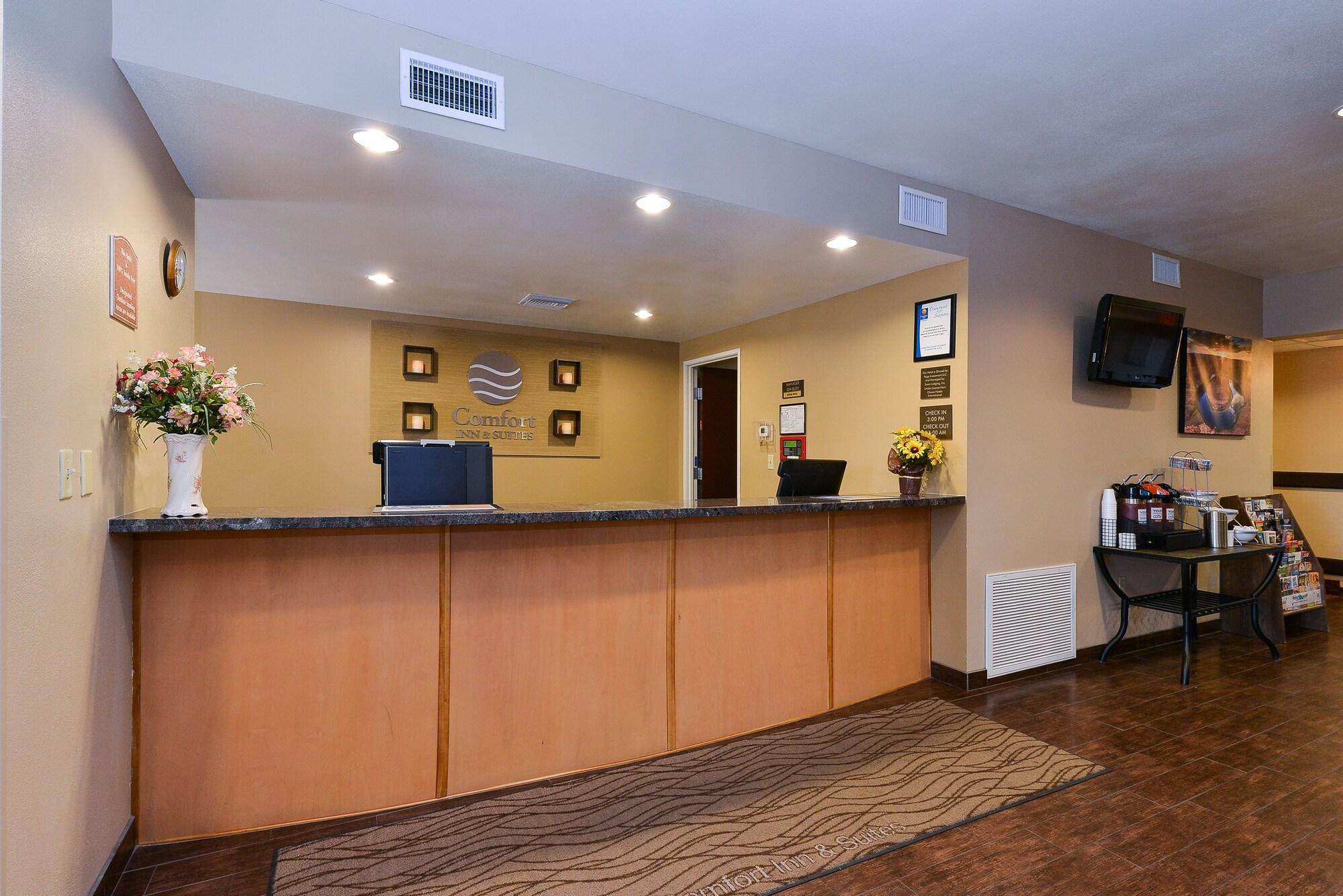 Vista Lobby Comfort Inn & Suites Page at Lake Powell