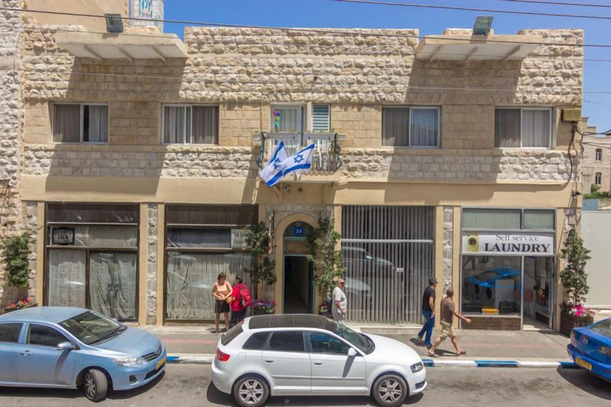 Varios Port Inn - Hostel
