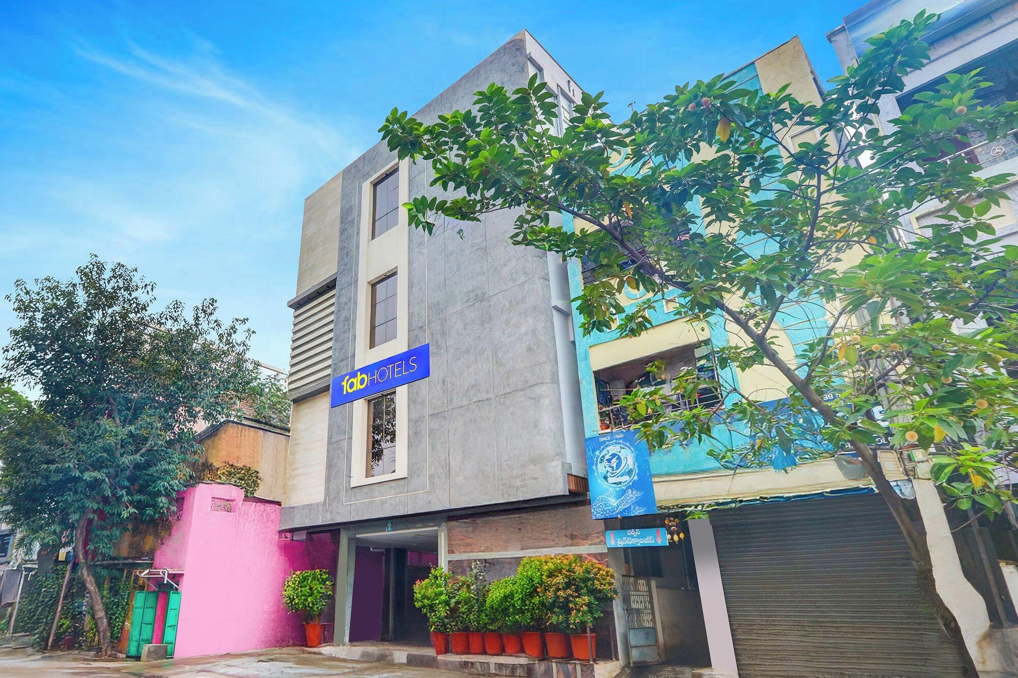 Vista Exterior Fabhotel Vishnu Grand