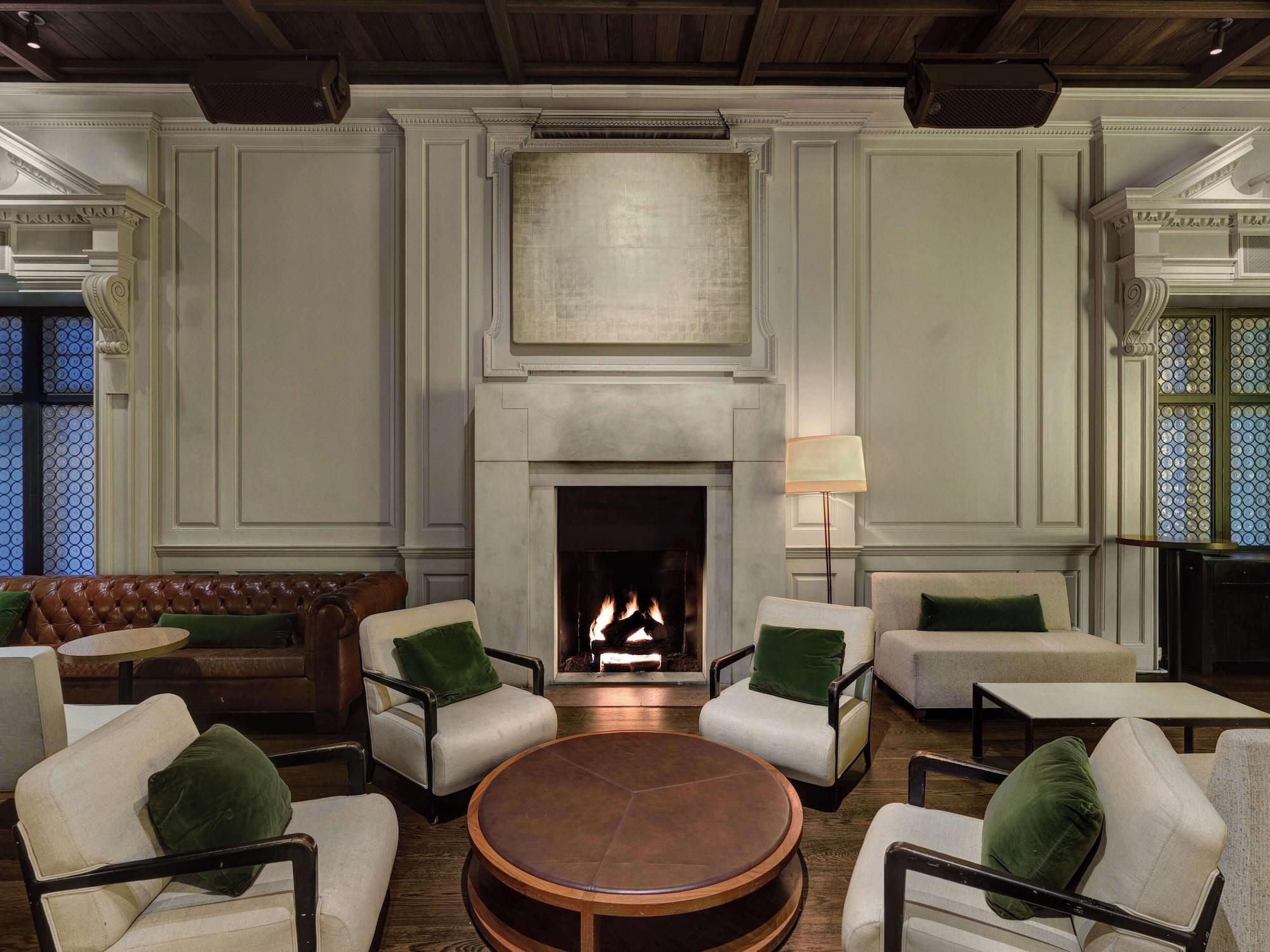 Vista Lobby The Chicago Hotel Collection Ambassador Gold Coast