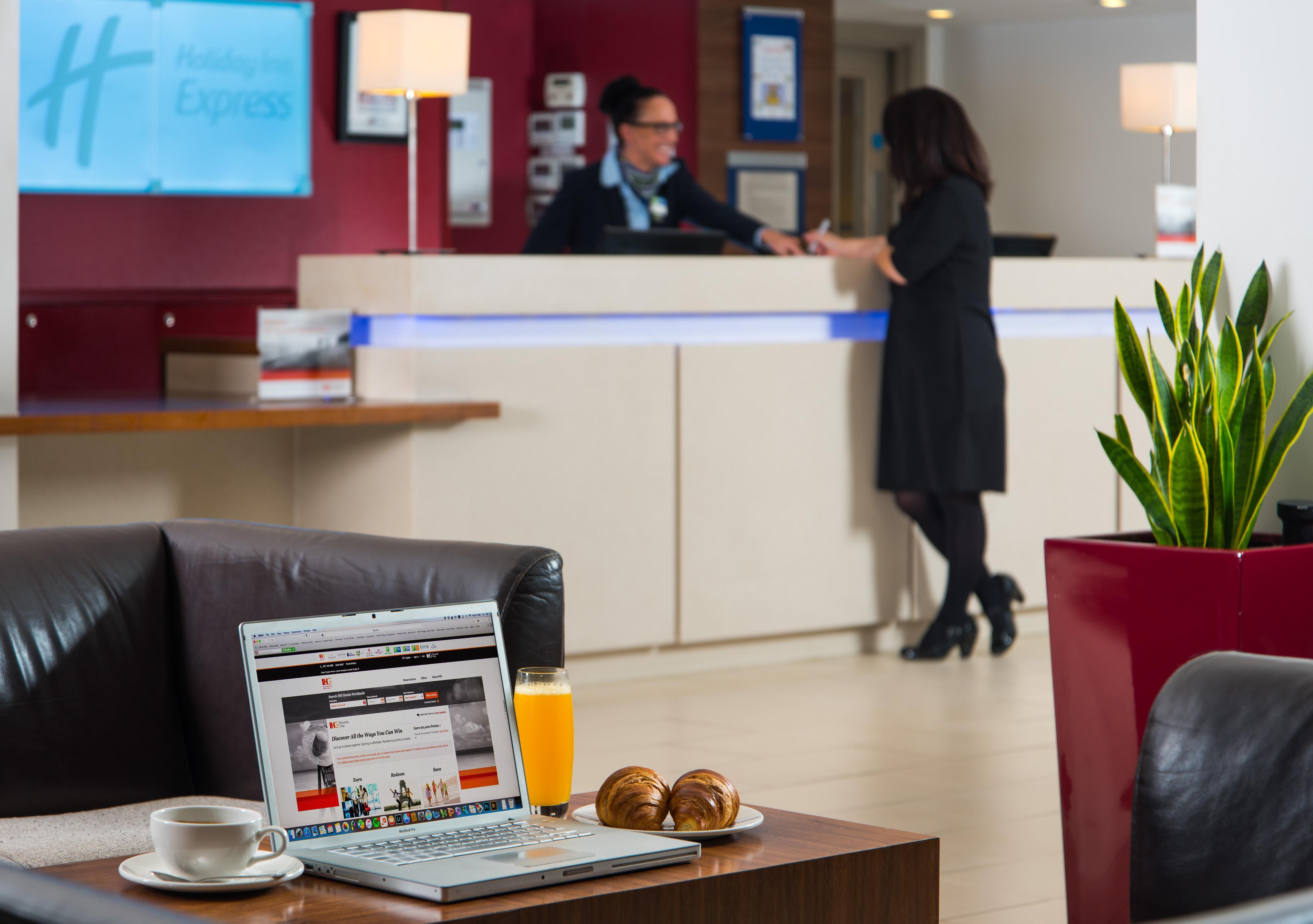Vista Exterior Holiday Inn Express Northampton - South by IHG