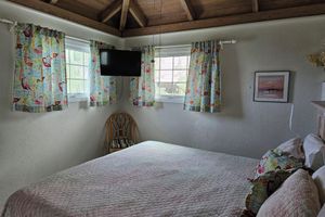 Alquiler Vacacional - Waterfront Villa on White Sound, Private Dock, Beach, Swimming Pool, Pickle Ball