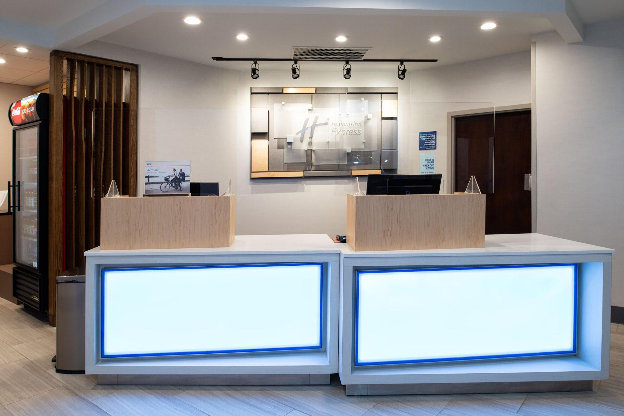 Vista Lobby Holiday Inn Express West Cincinnati by IHG