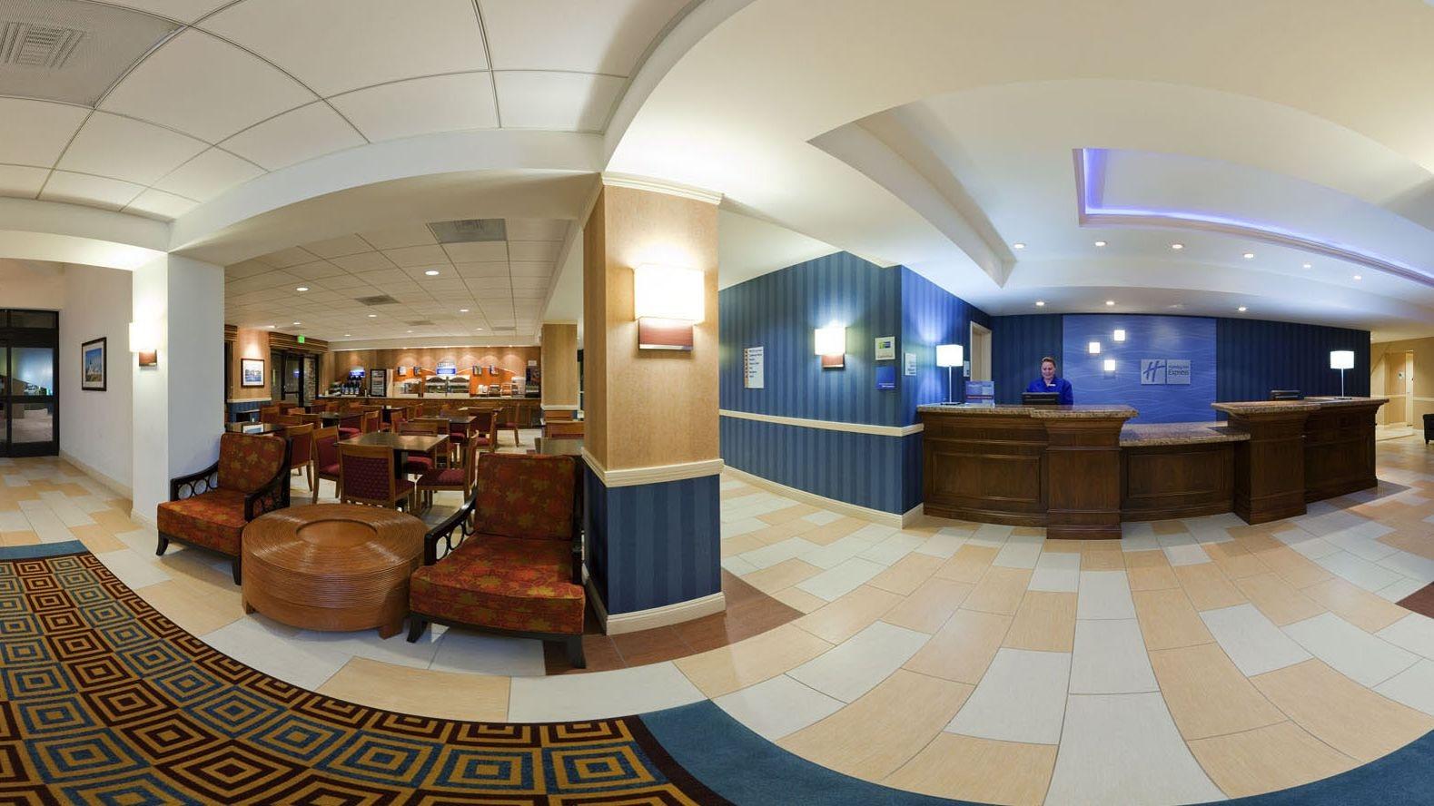 Vista Lobby Holiday Inn Express Hotel & Suites Santa Cruz by IHG