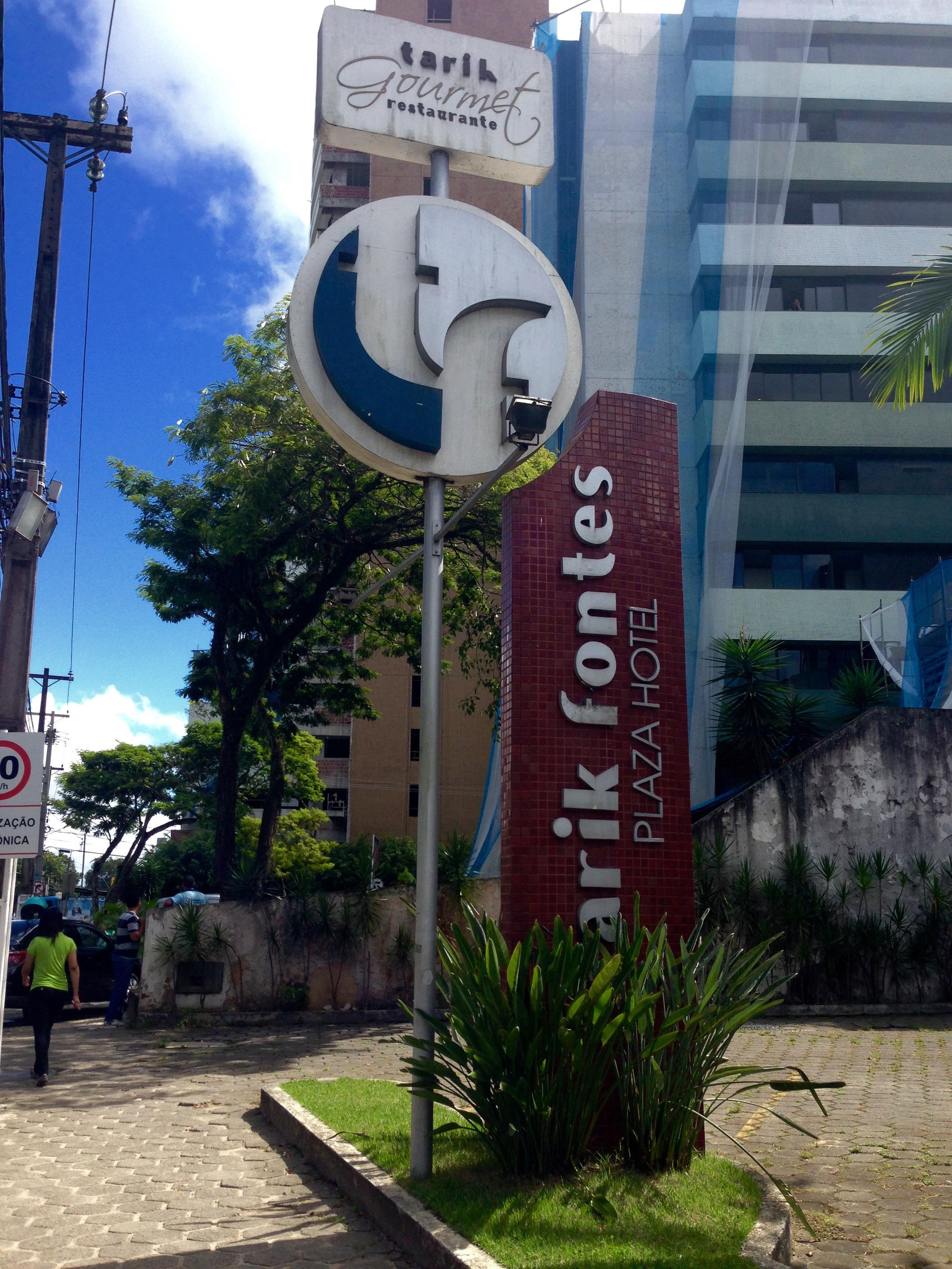 Vista Exterior Tarik Fontes Plaza Hotel