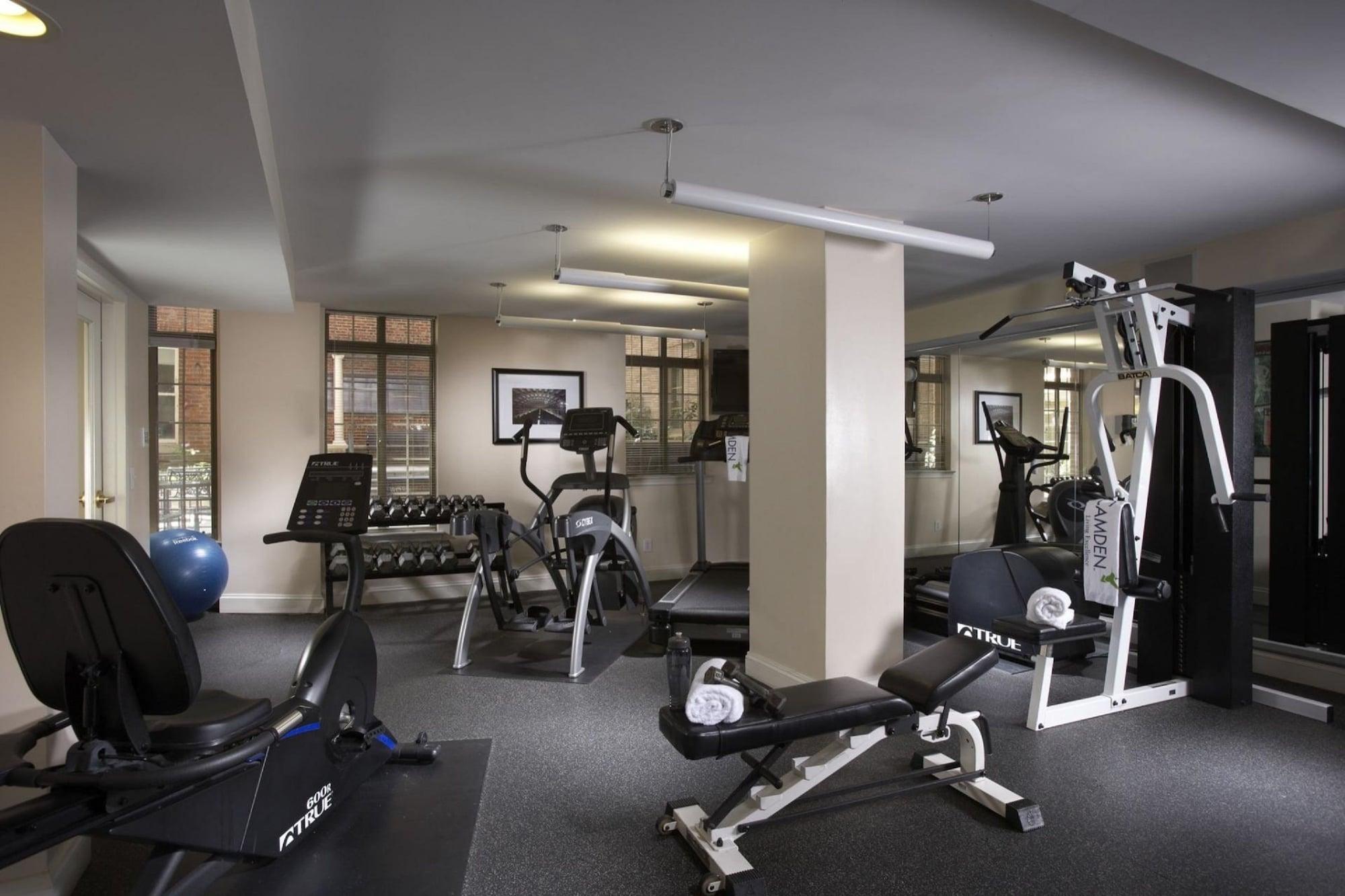 Gimnasio Global Luxury Suites at The White House
