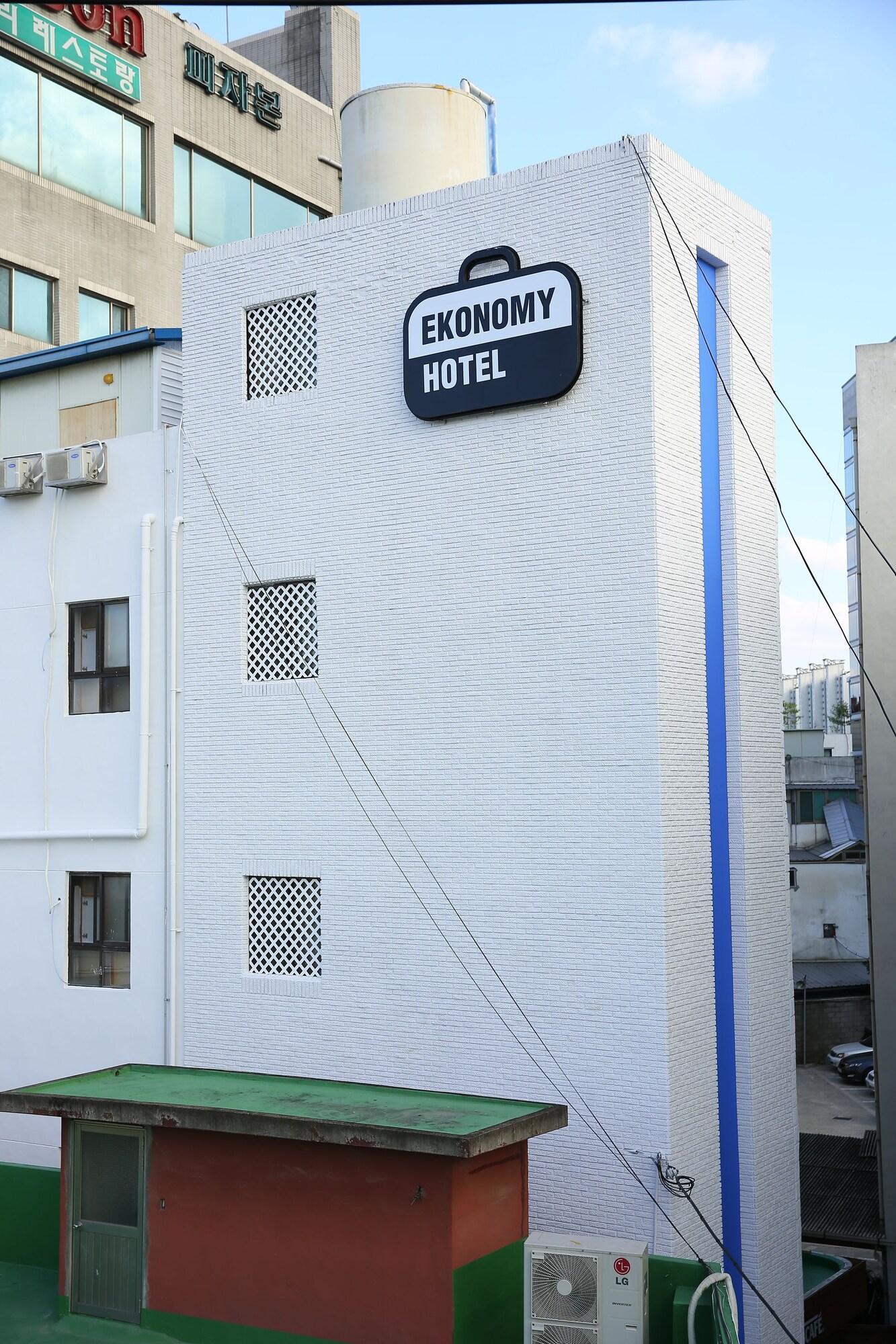 Vista Exterior Ekonomy Hotel Gumi