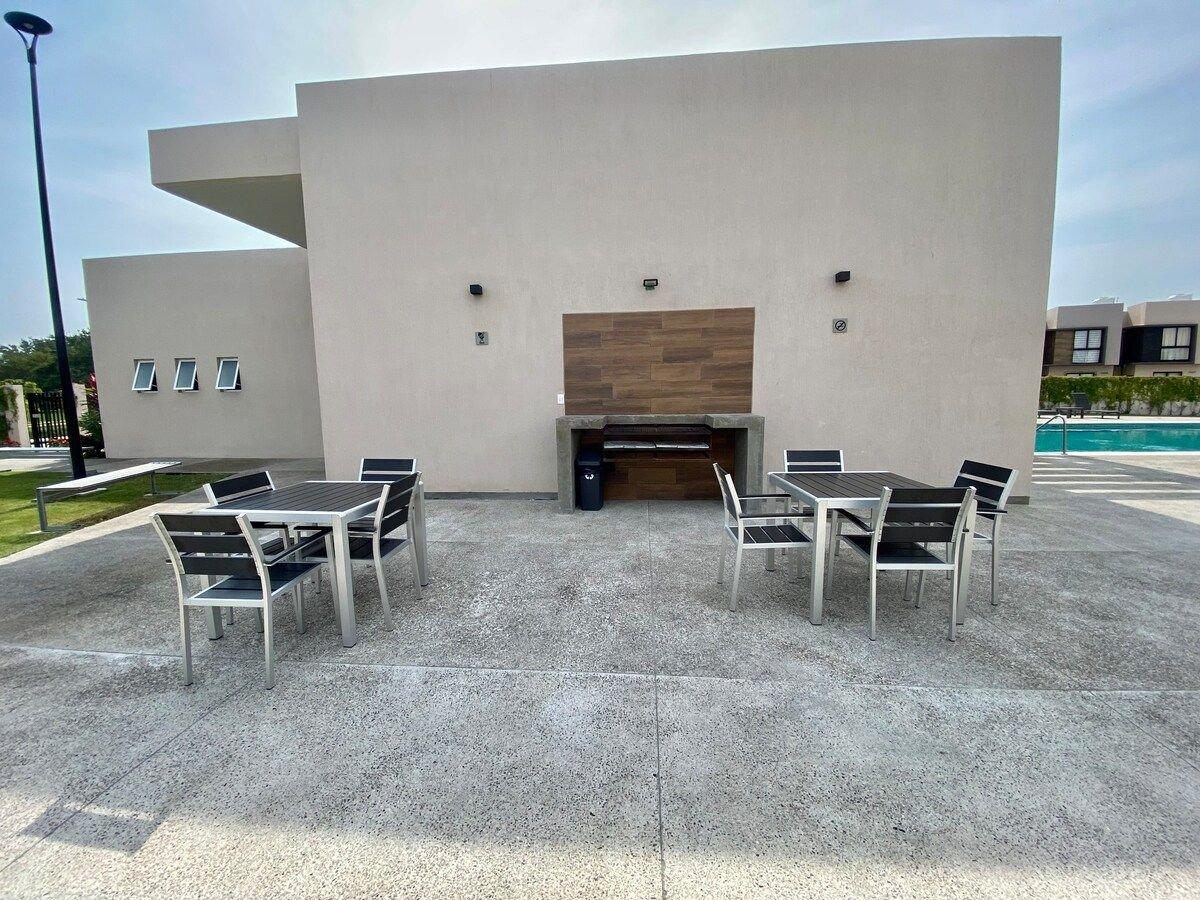 Centro de Negocios Estancia Ideal con Piscina, a 15 Min Playa