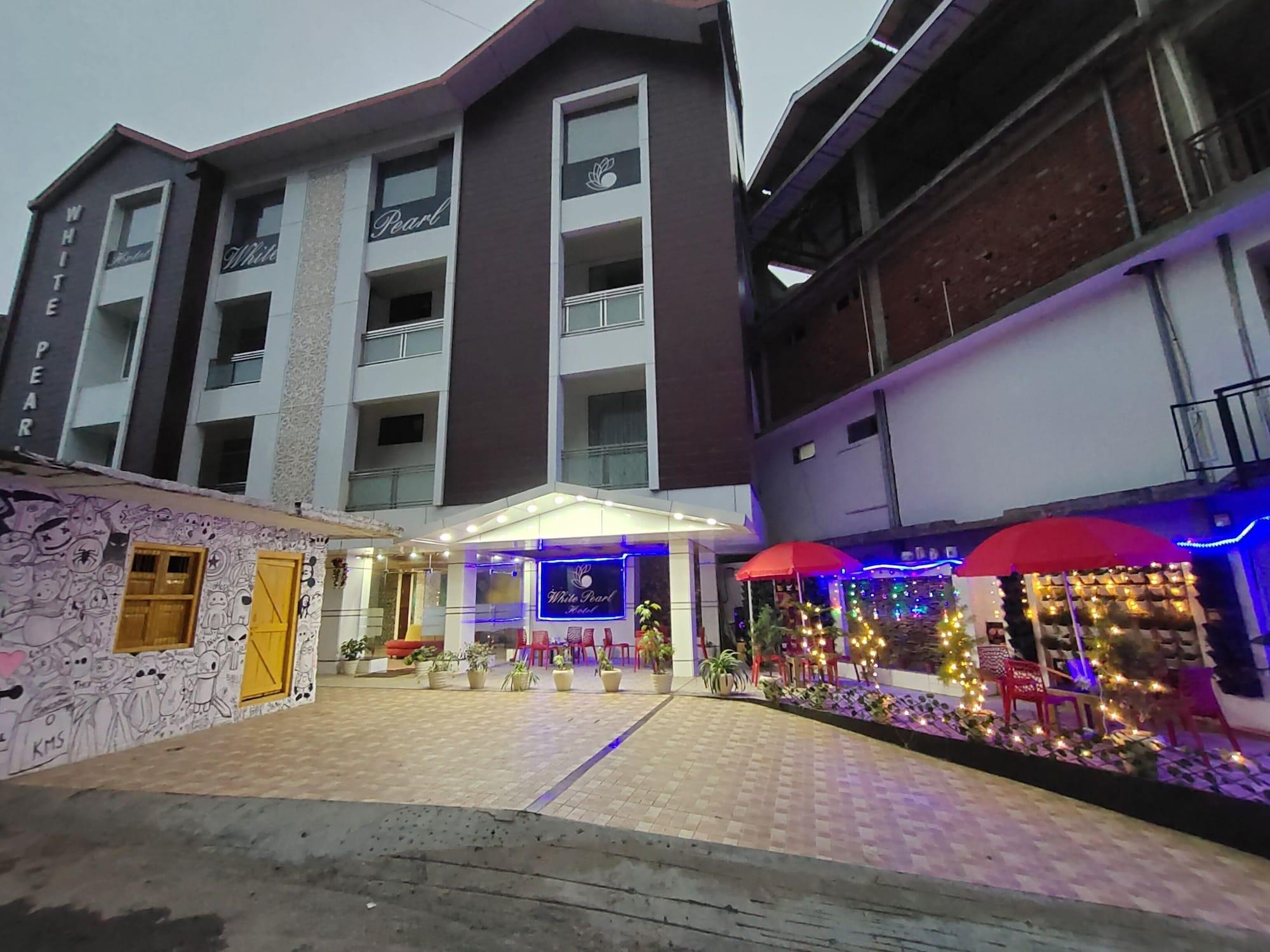 Vista Exterior Hotel White Pearl