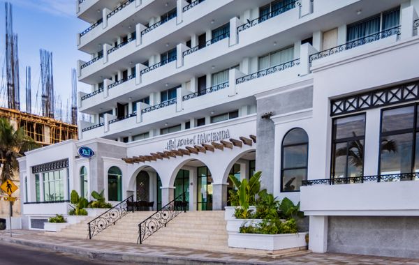 Hotel Hacienda Mazatlán - Hoteles cerca de Playa Isla de la Piedra en Mazatlán