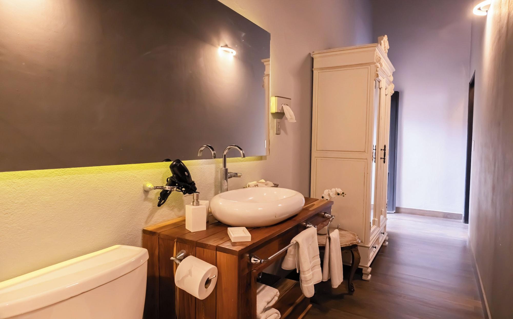 Equipamiento de Habitación Hotel en Plaza de Armas