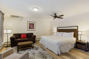 Alojamiento - Palmer House Resort - Deluxe King Bed 5