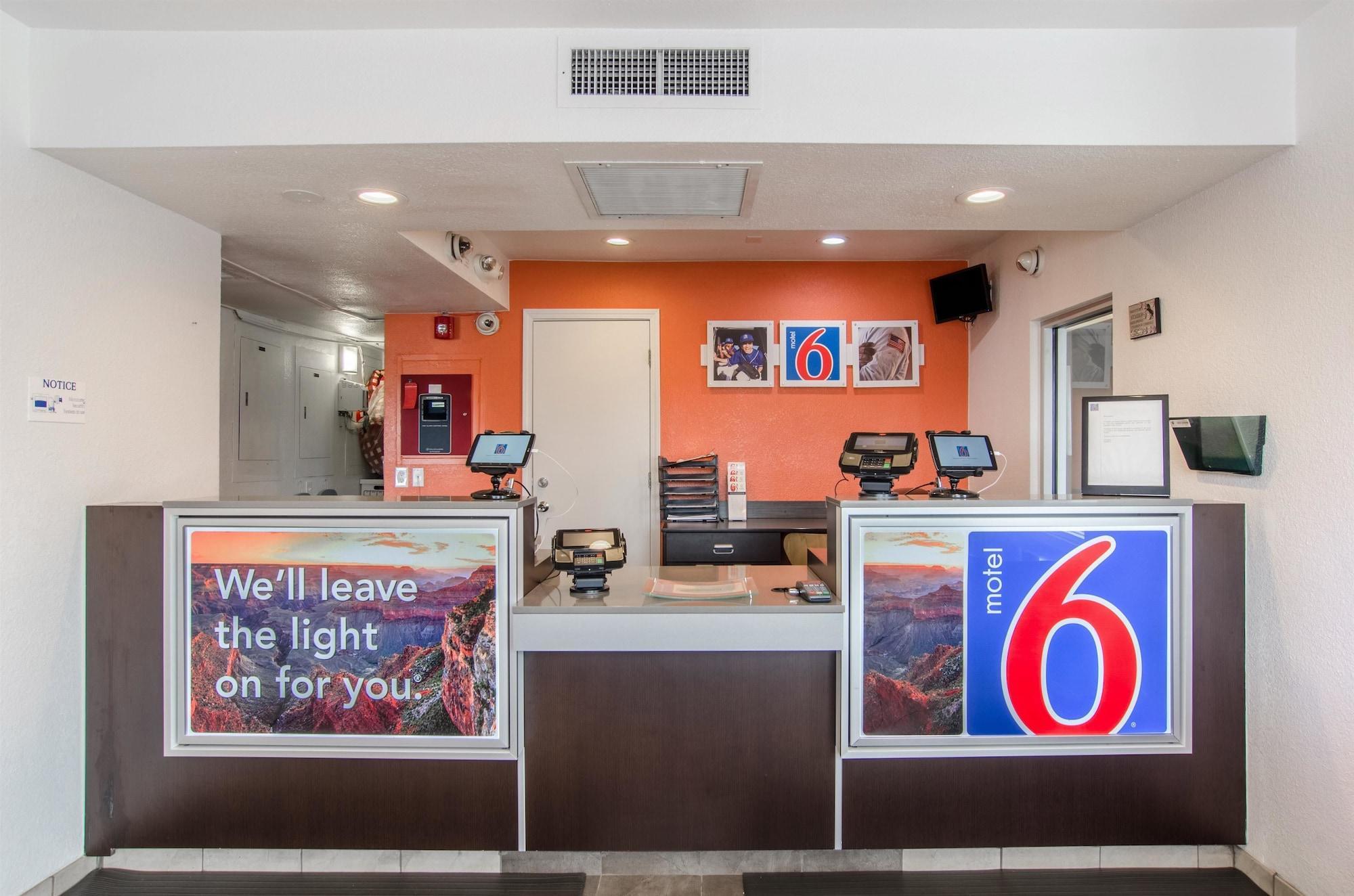 Vista Lobby Days Inn by Wyndham Rock Springs