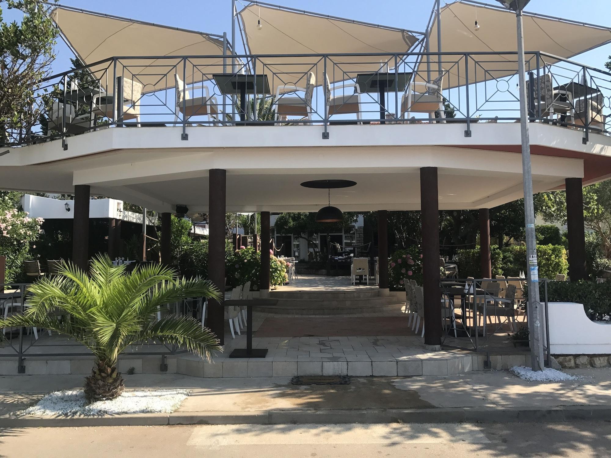 Vista Exterior Guesthouse Punta Mira - Beachfront