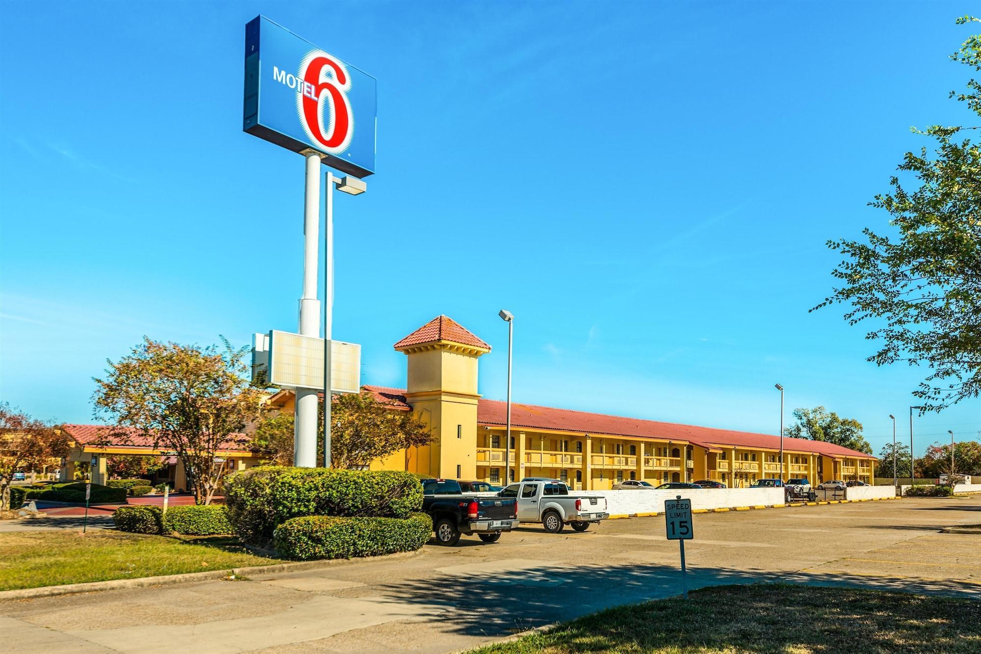Vista Exterior Motel 6 Monroe, LA