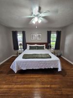 Arriendo temporal - Whole House Sleeps 9 with Ample Space Close to KSU & MHS