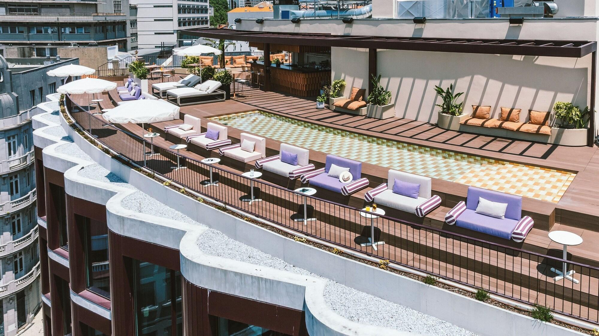 Vista Piscina The Social Hub Porto