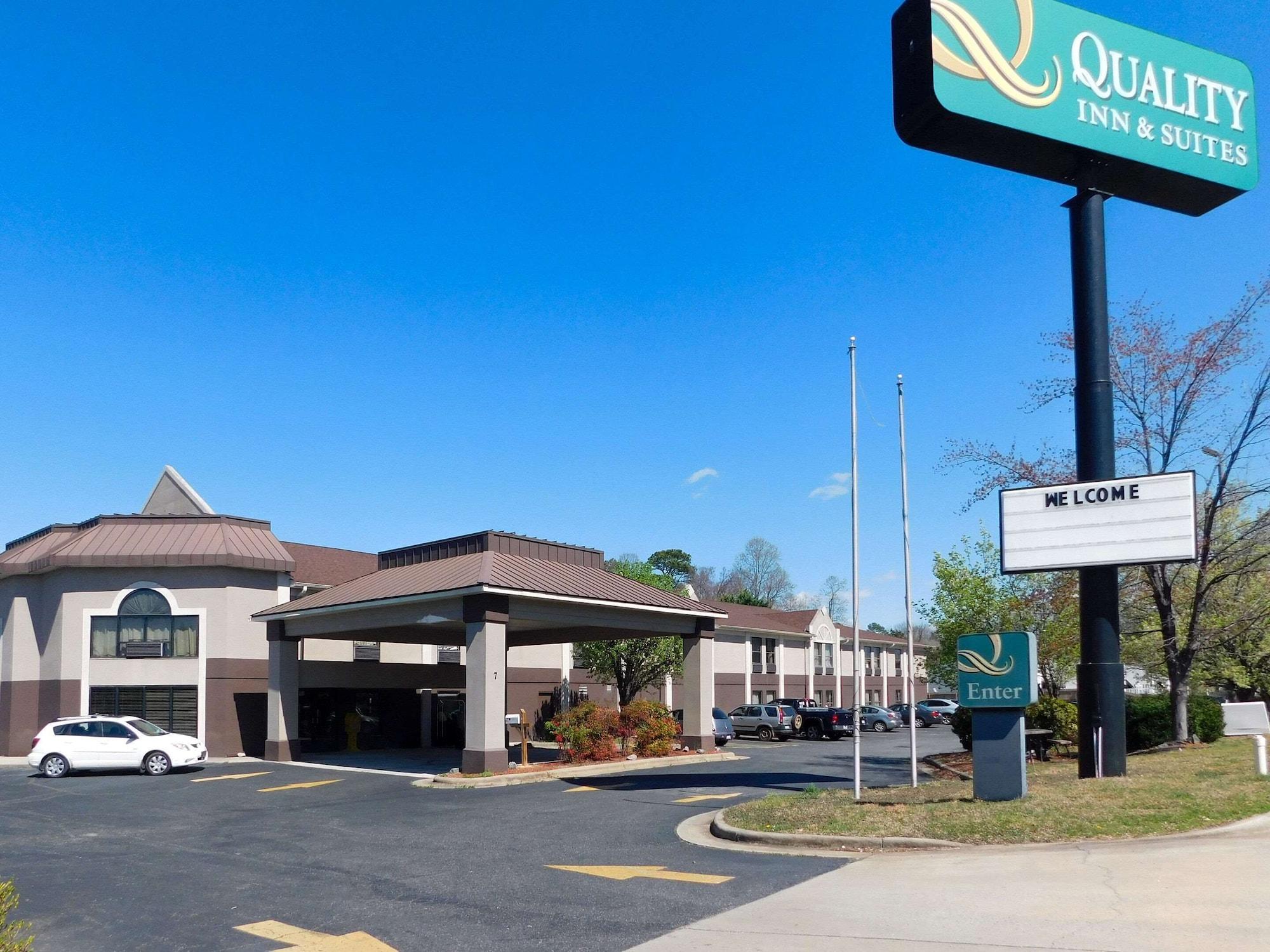 Varios Quality Inn And Suites