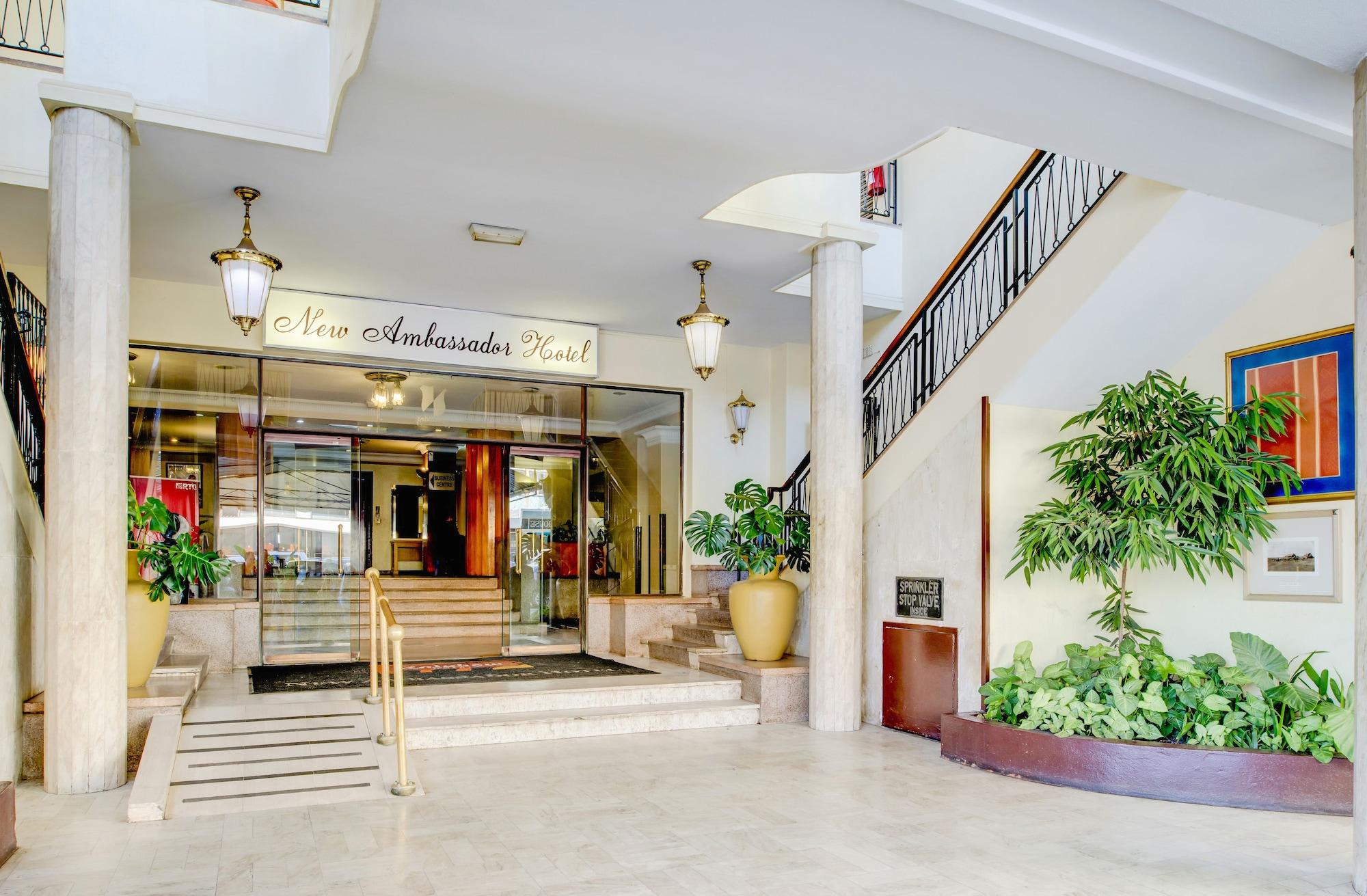 Vista Exterior New Ambassador Hotel