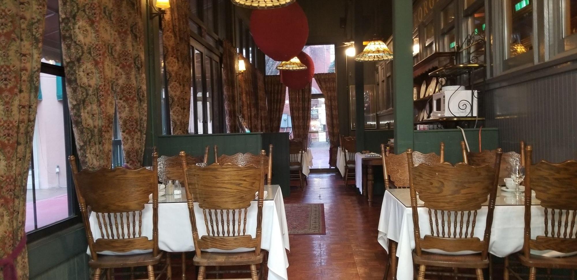 Restaurant Downtown Guest Quarters Hotel