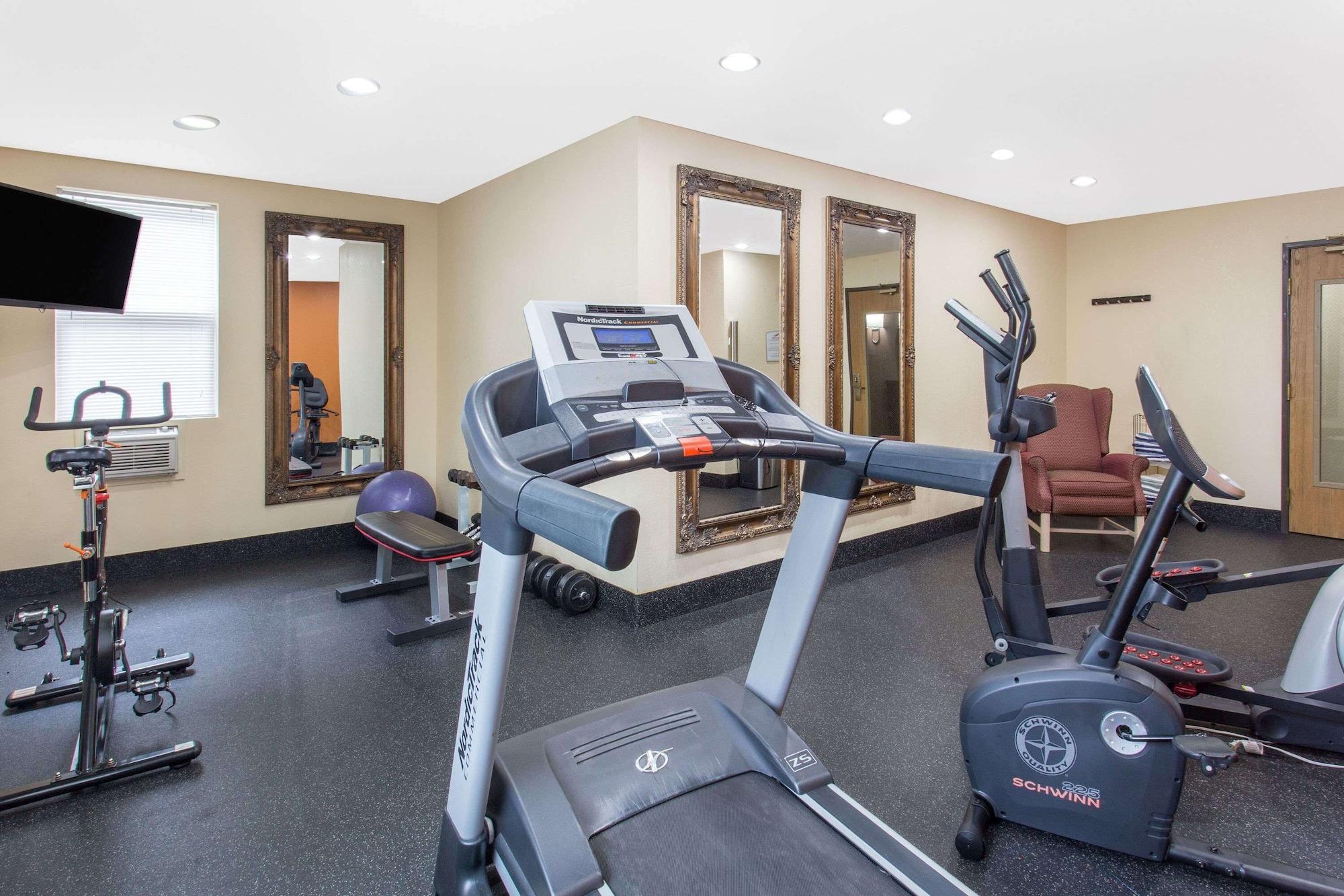 Gimnasio Baymont by Wyndham Muskegon
