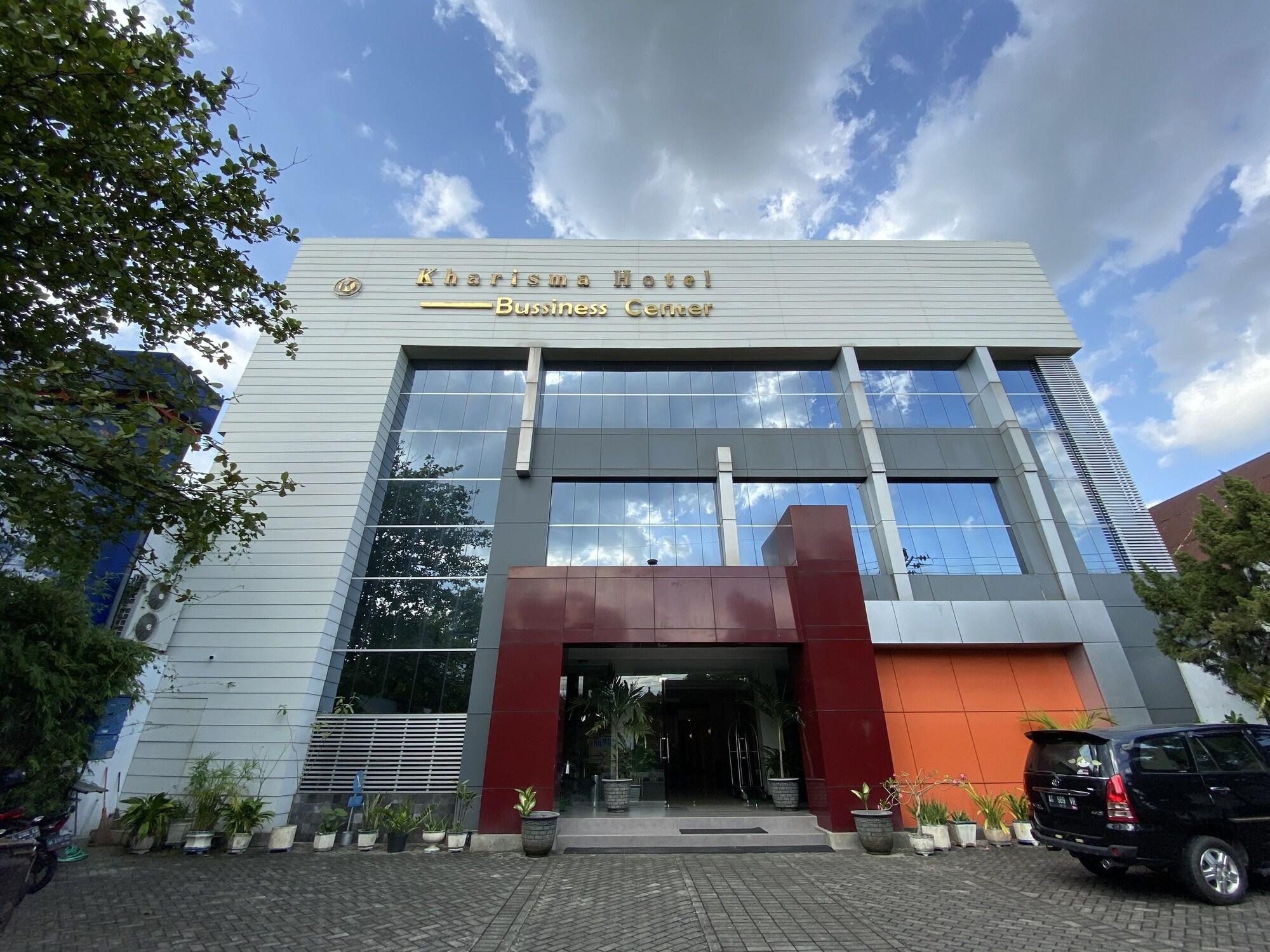 Vista Exterior Hotel Kharisma