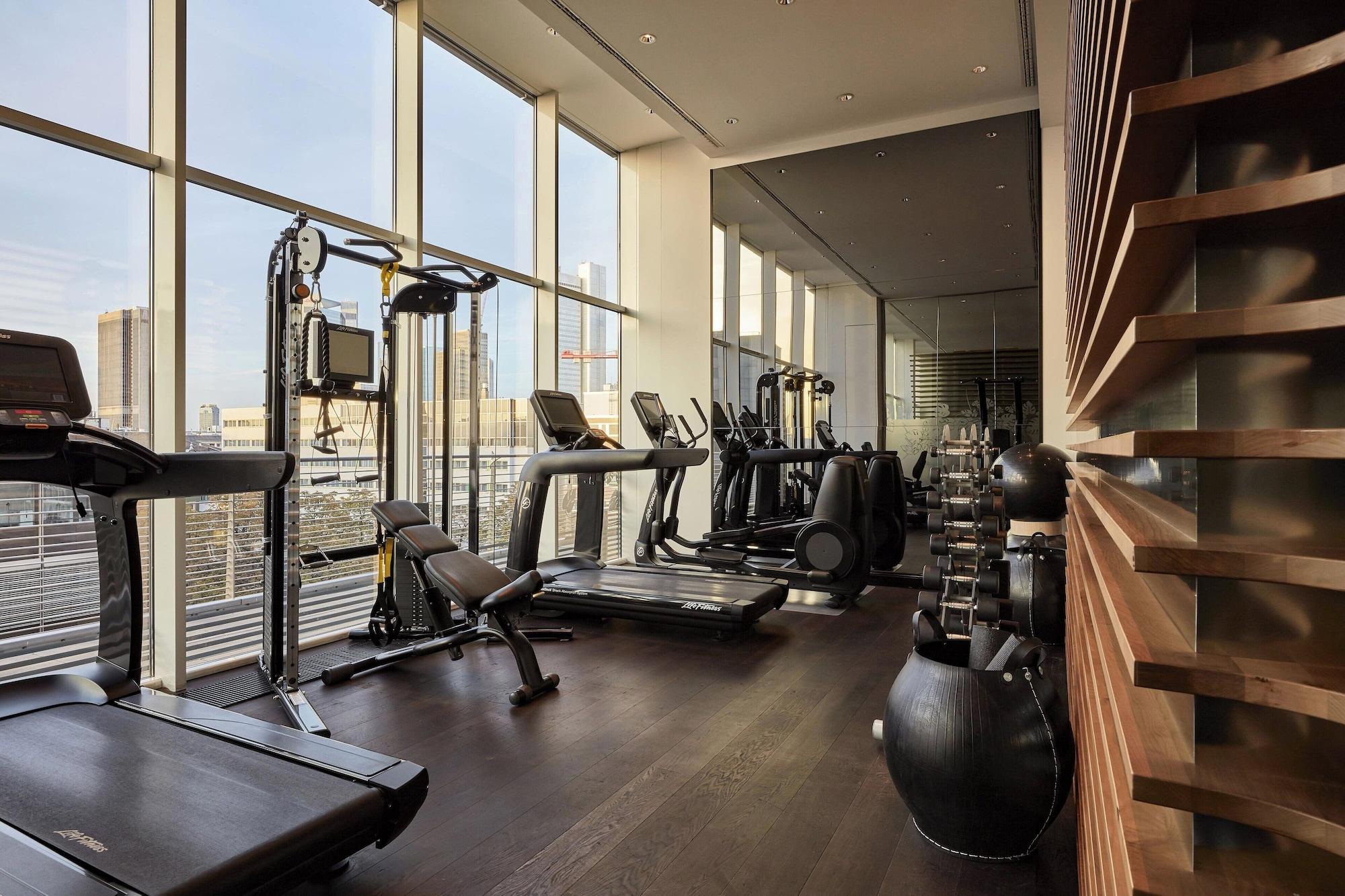 Gimnasio Roomers Frankfurt Central, Autograph Collection