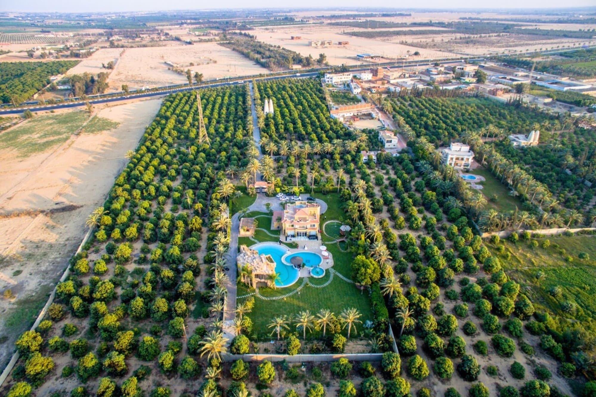 Vista Exterior Xuru Stays I Waterfall Zoo Lodge