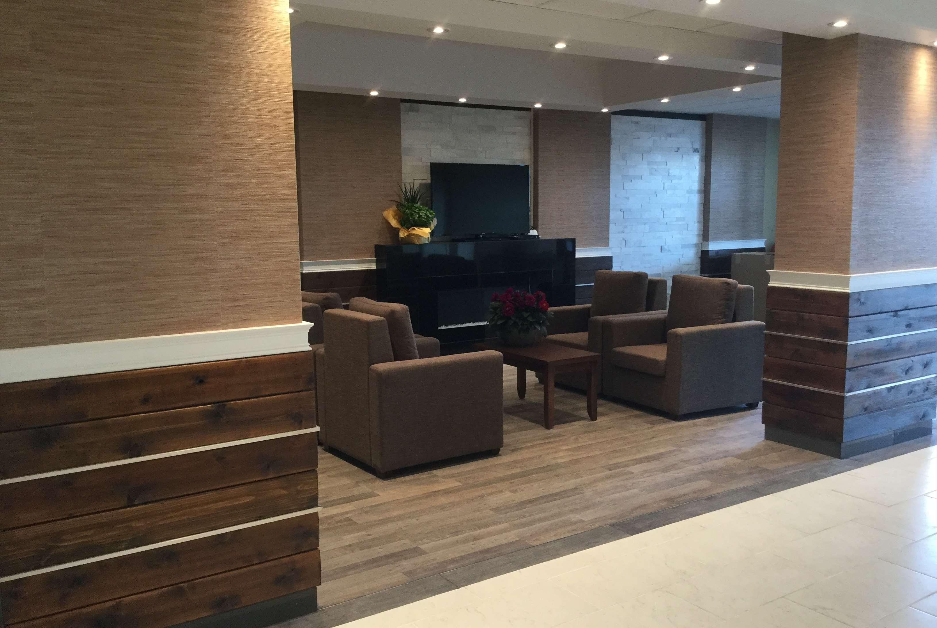 Vista Lobby Super 8 by Wyndham Hardisty