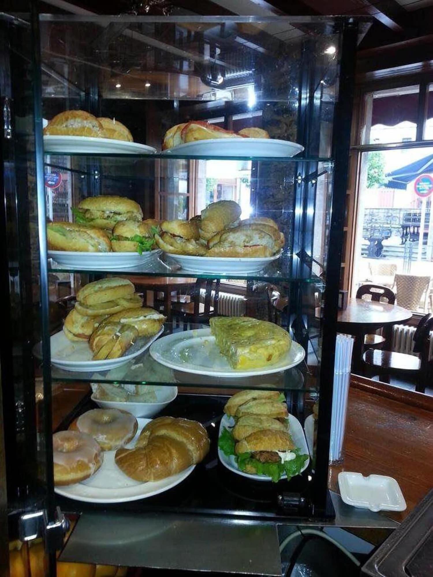 Bar/Salón Hotel Los Robles