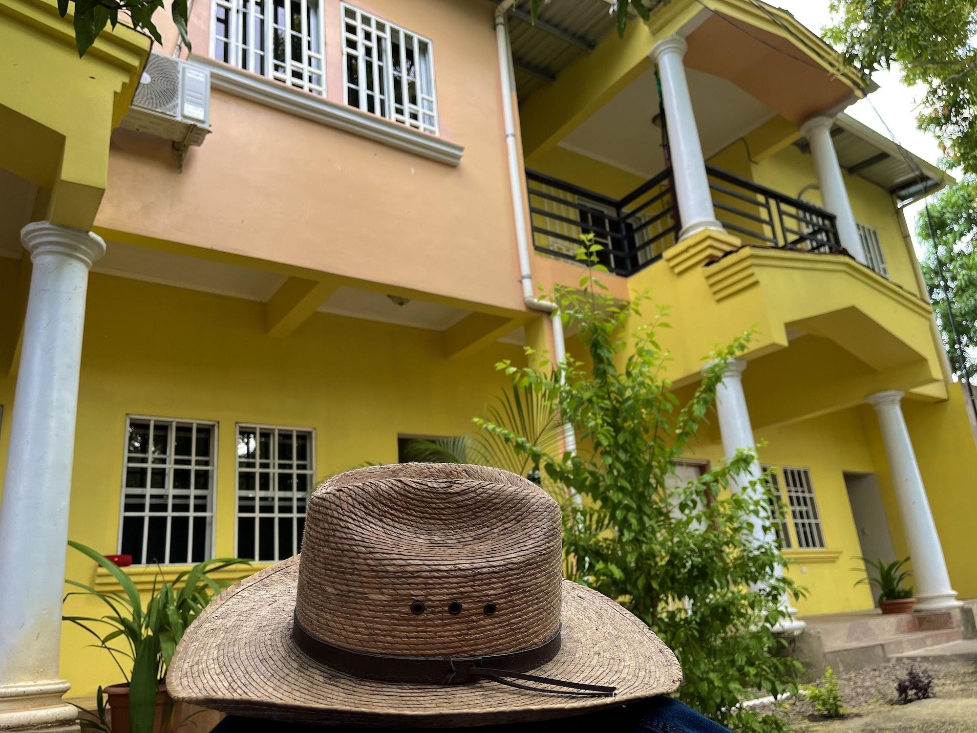 Varios Mango Hostel