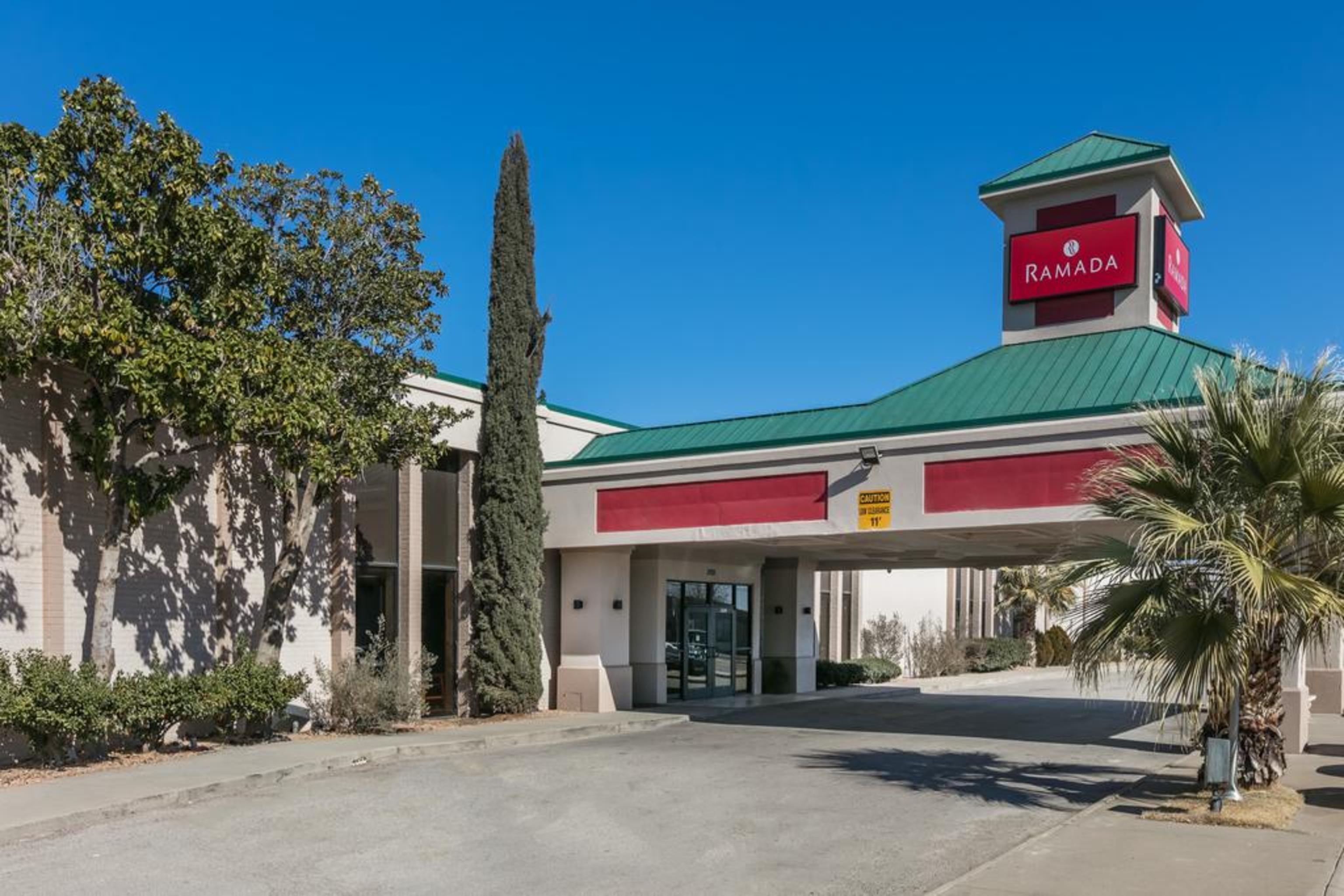 Vista Exterior Ramada by Wyndham Odessa Near University of Texas Permian