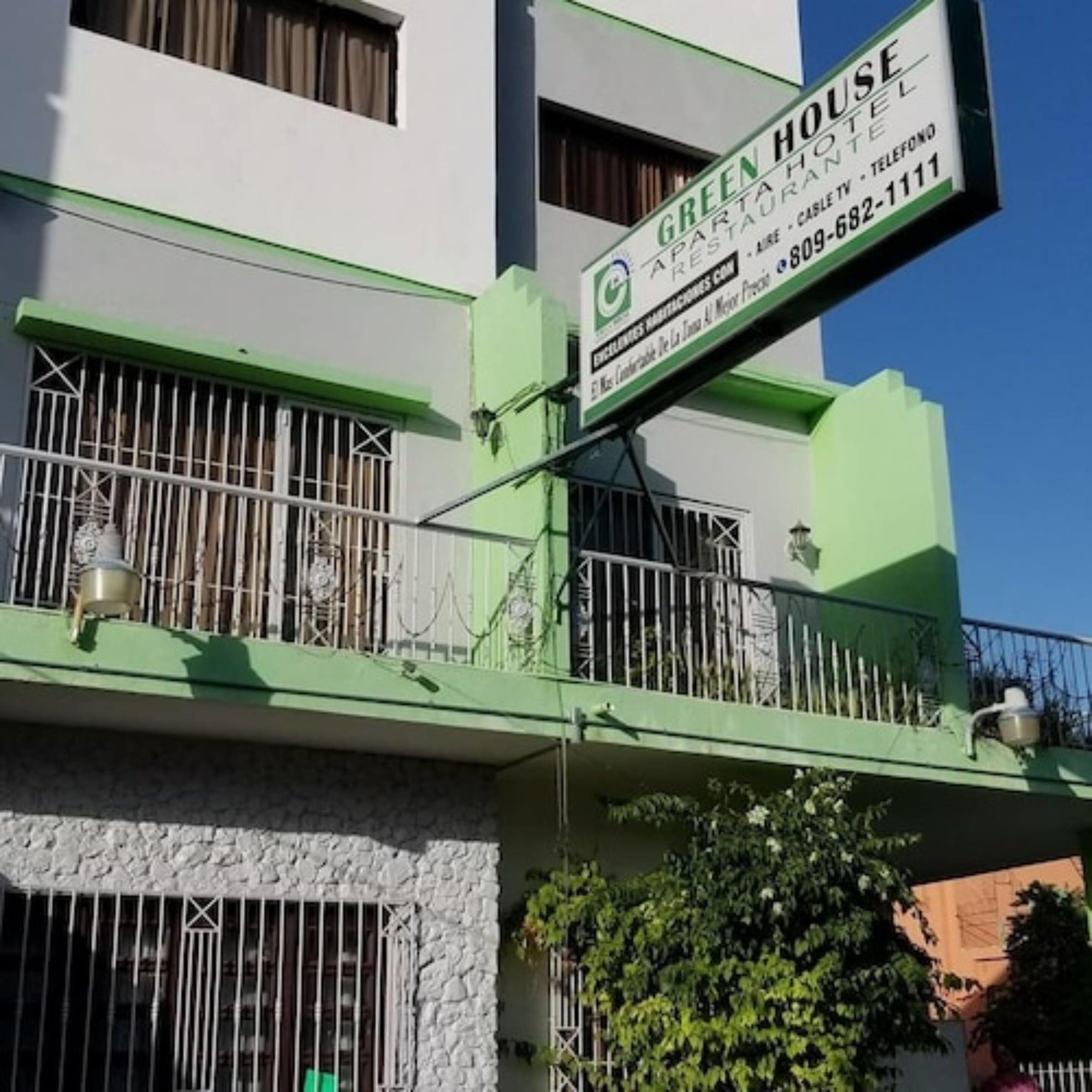 Varios Green House Aparta Hotel