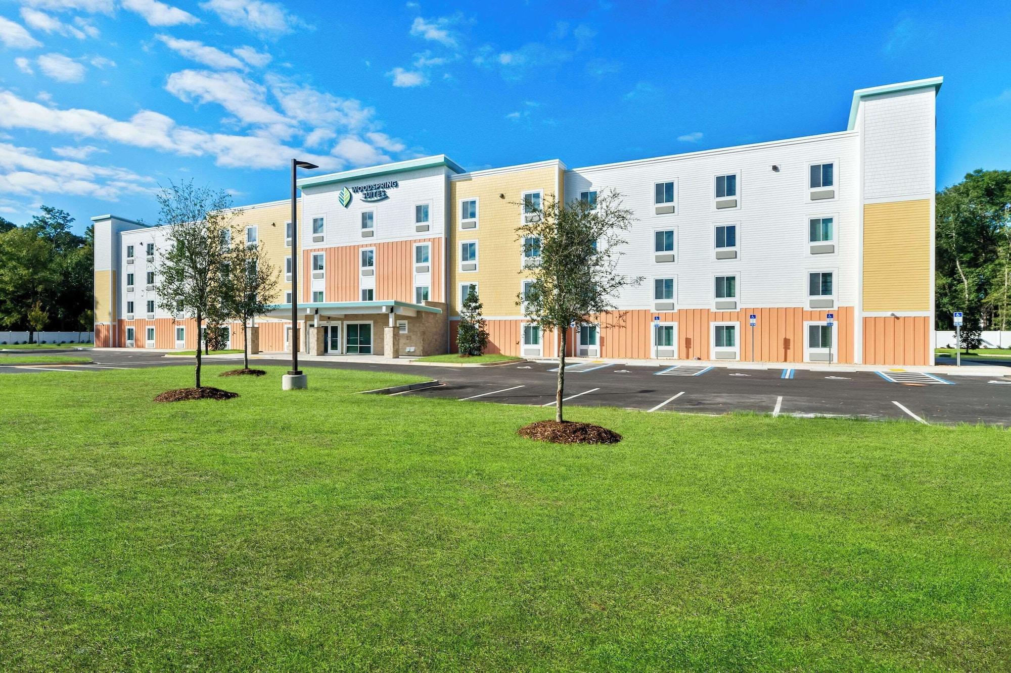 Varios Woodspring Suites Pensacola West