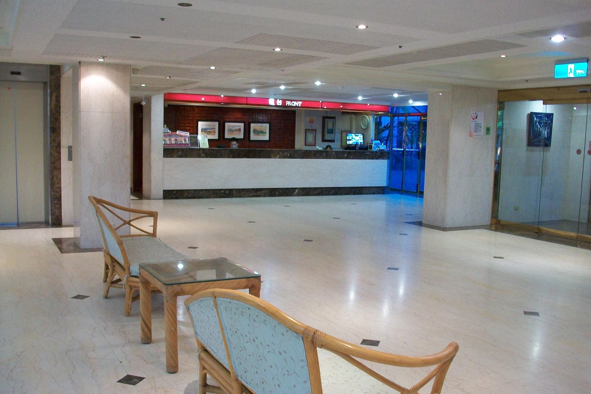 Vista Lobby Kinsa Holiday Hotel