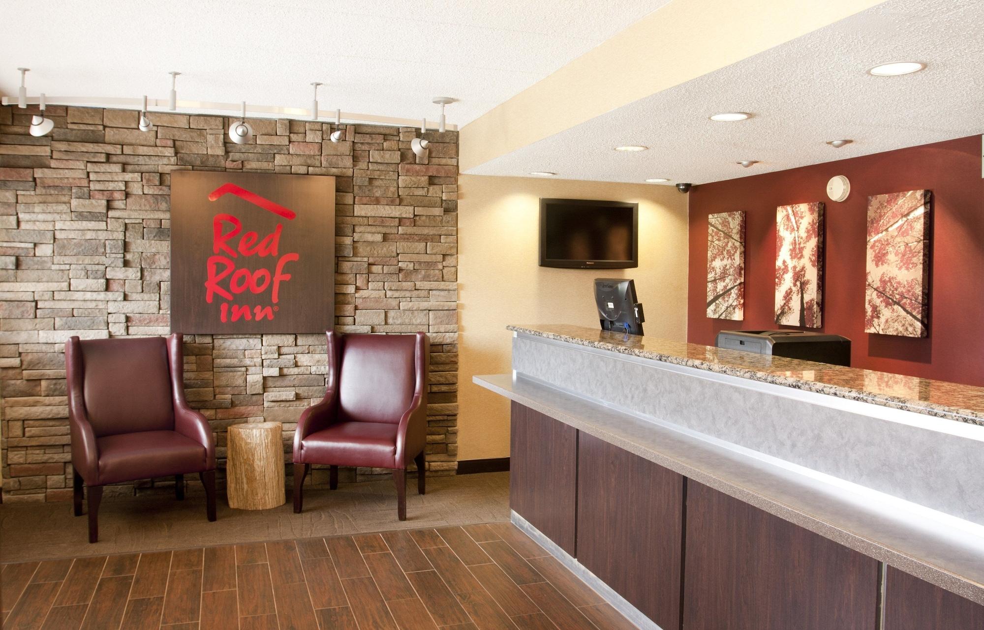 Vista Lobby Red Roof Inn Chicago - Joliet