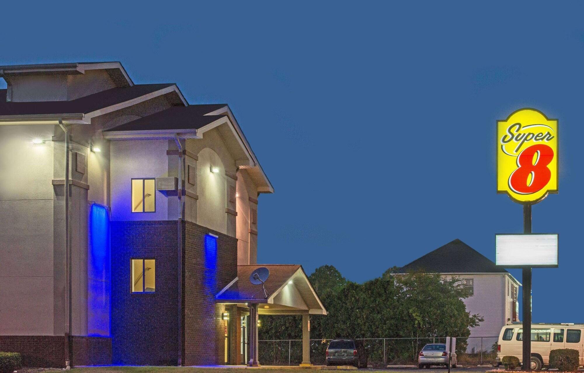 Varios Super 8 by Wyndham New Castle