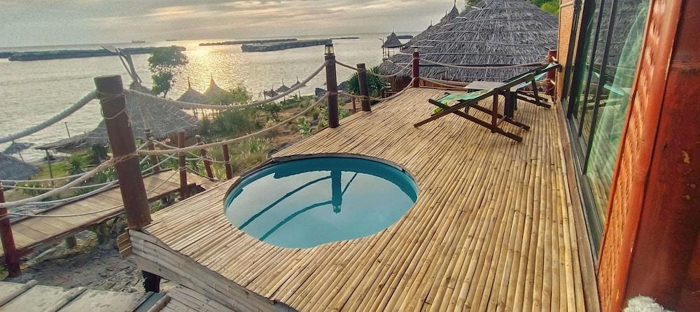Playa Paree Hut Resort Koh Sichang