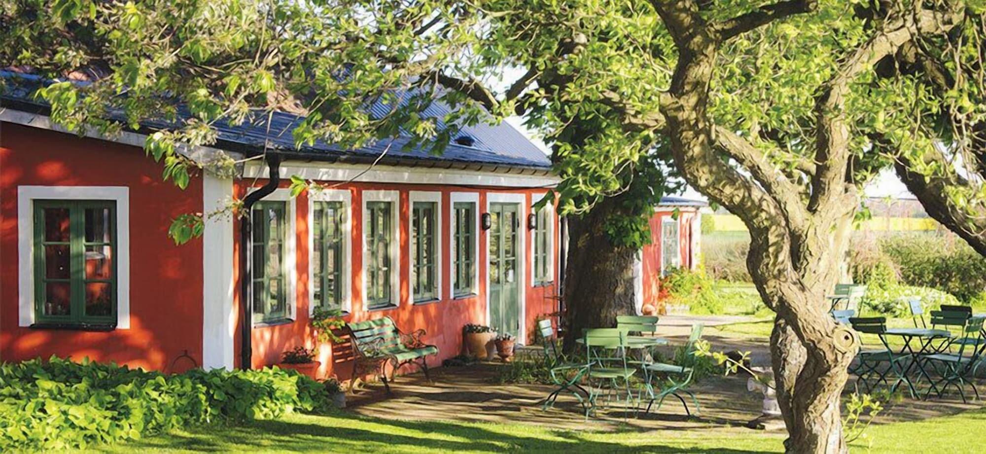 Varios Östangård Bed & Breakfast