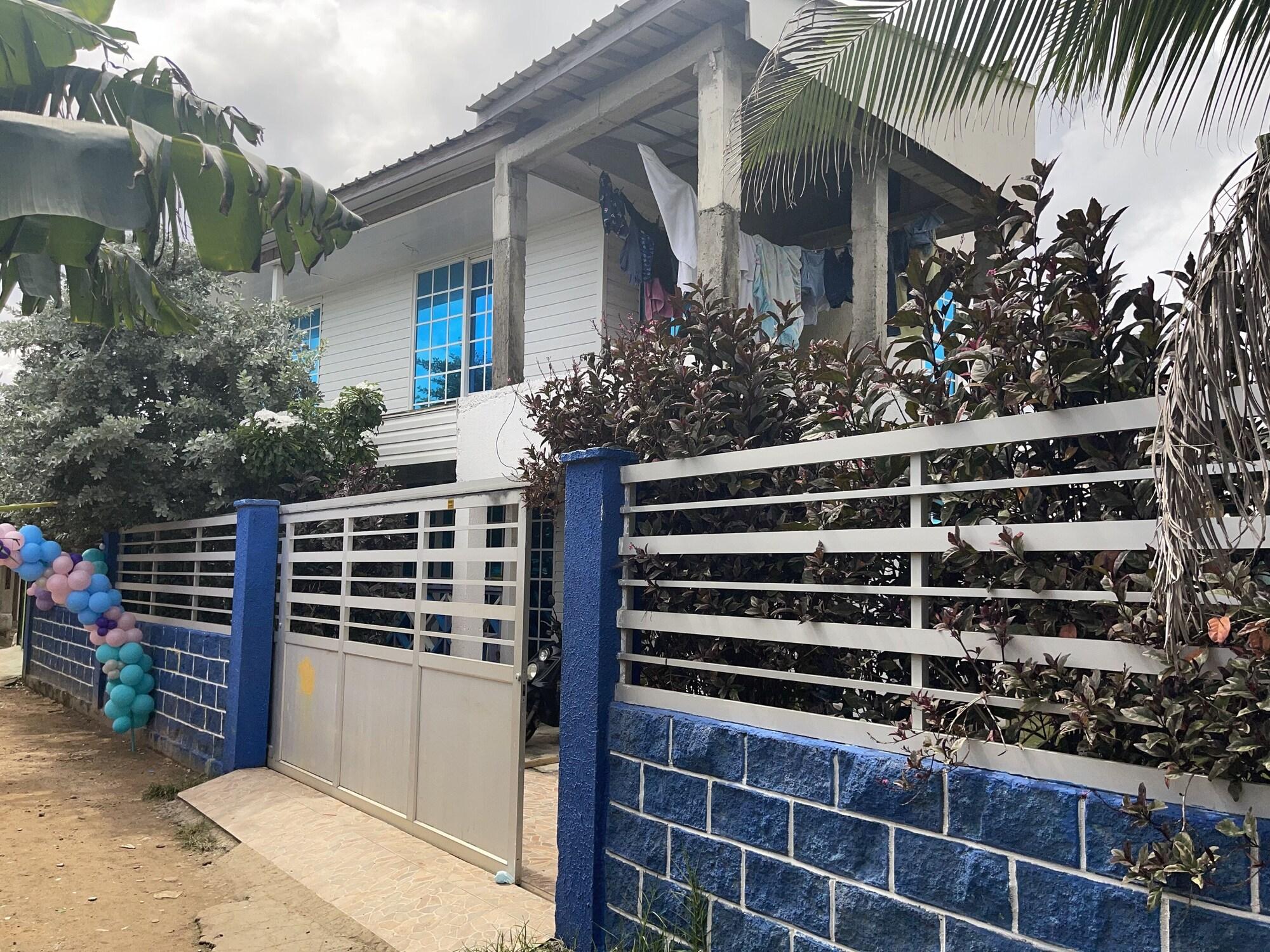 Vista Exterior Yurys Places