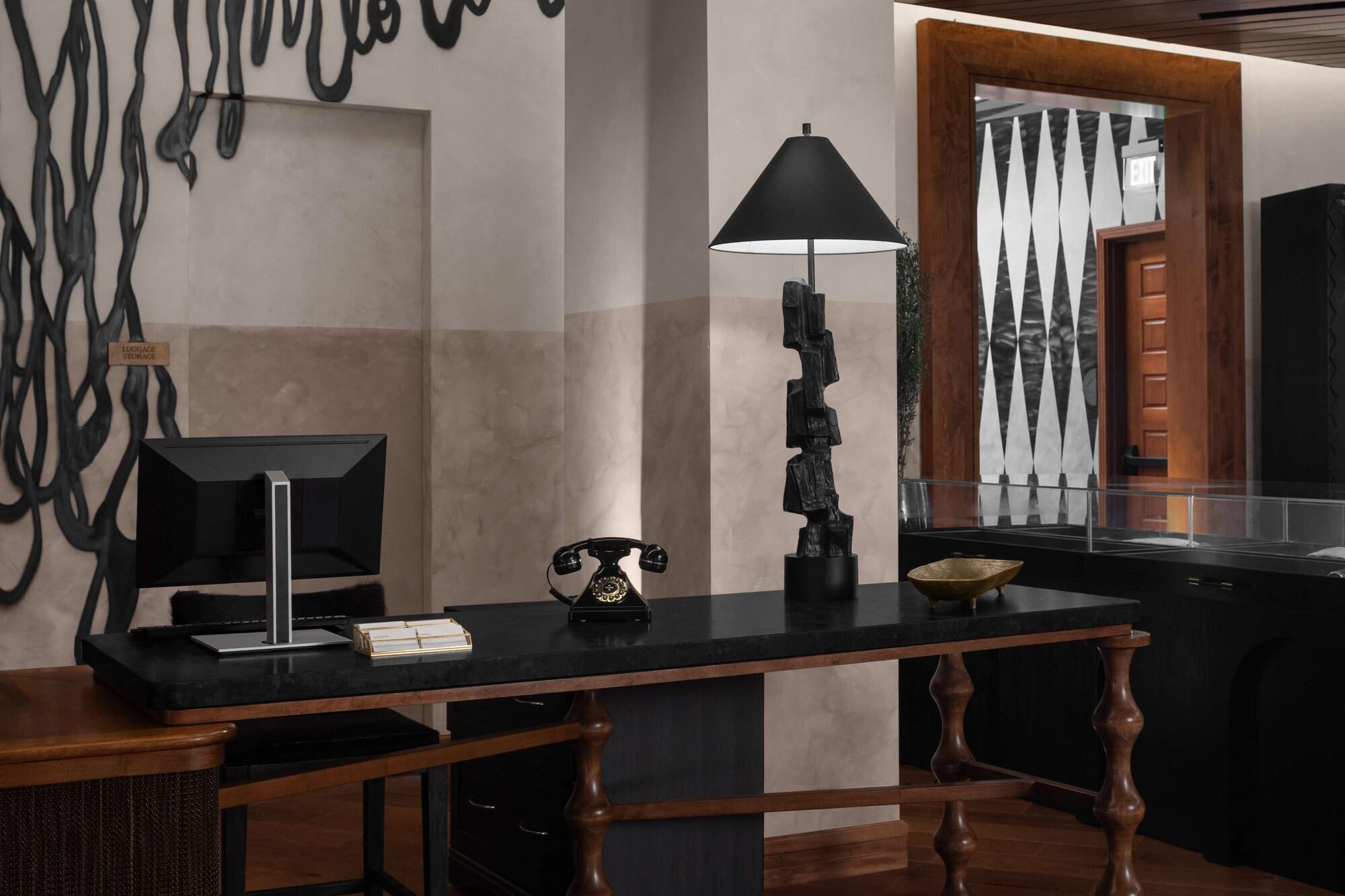 Vista Lobby Hotel Fraye Nashville, Curio Collection By Hilton