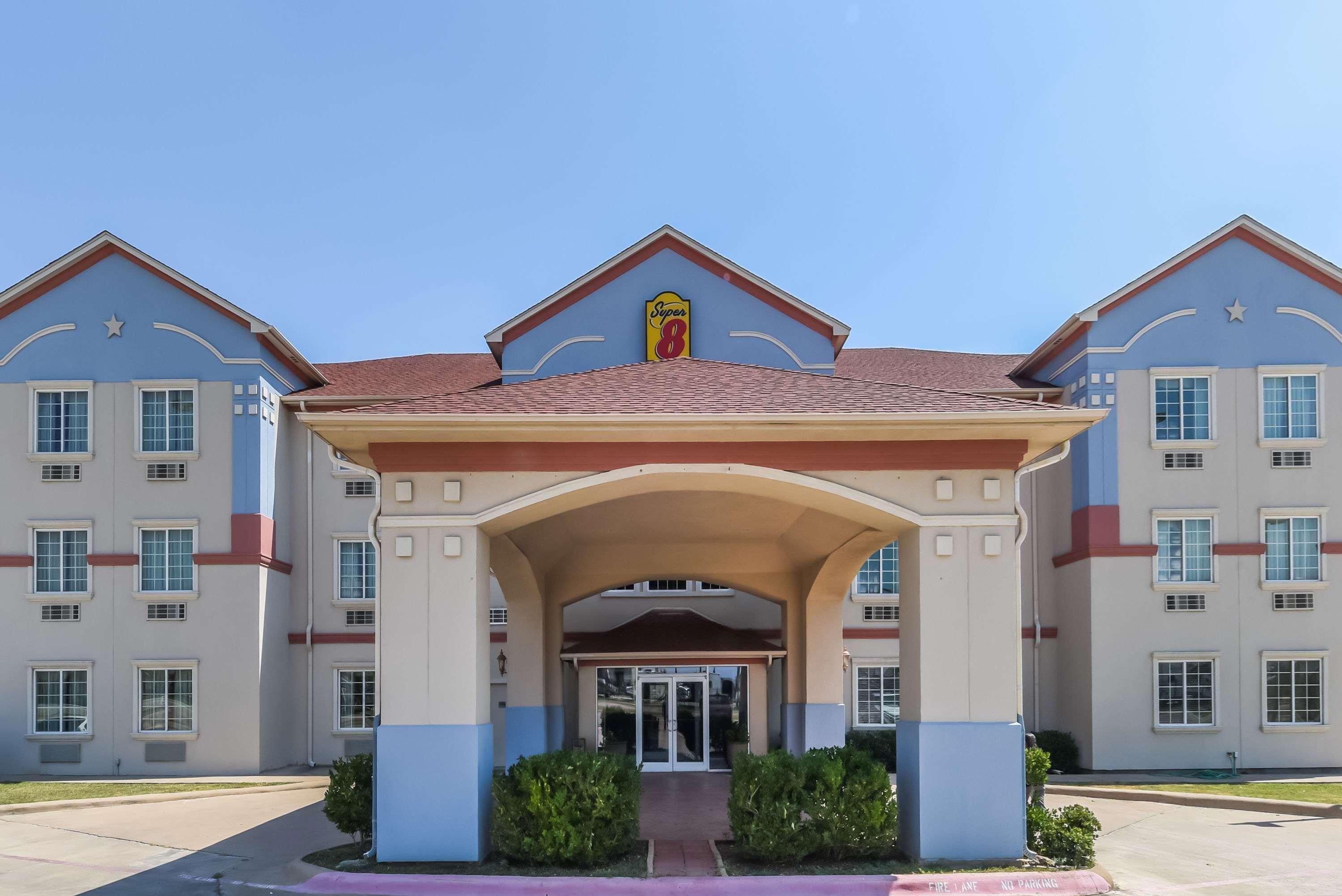 Vista Exterior Super 8 by Wyndham Alvarado