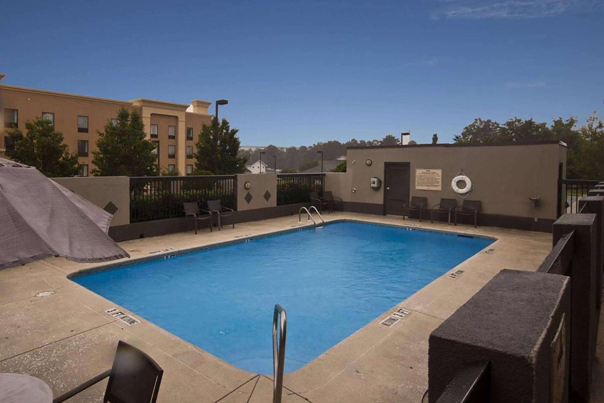 Vista Piscina Days Inn by Wyndham Laurel MS