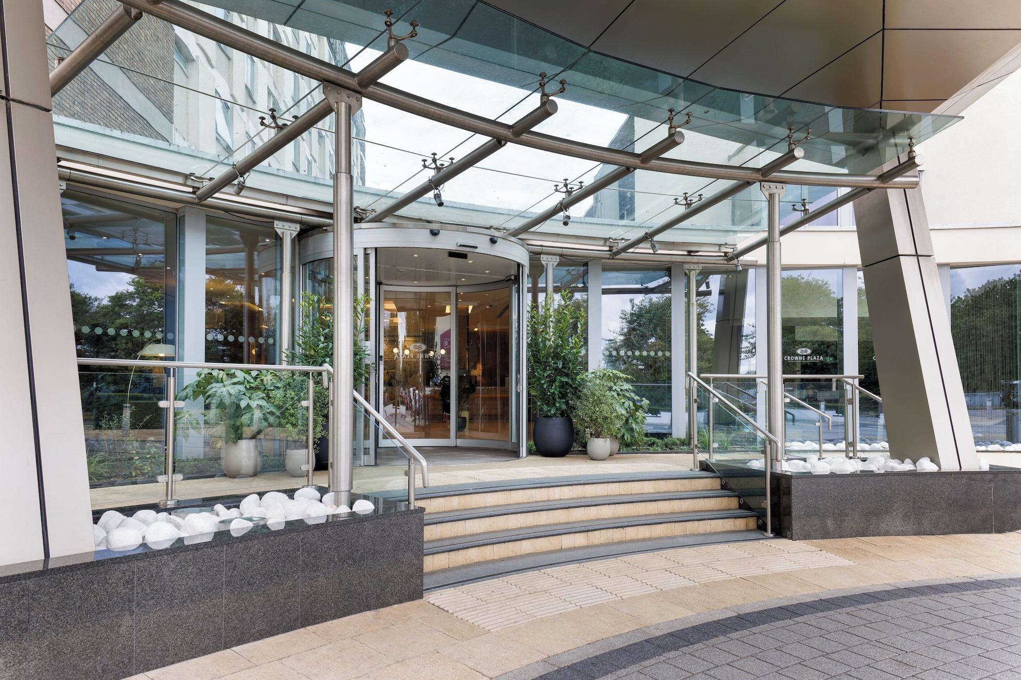 Vista Exterior Crowne Plaza London- Gatwick Airport by IHG