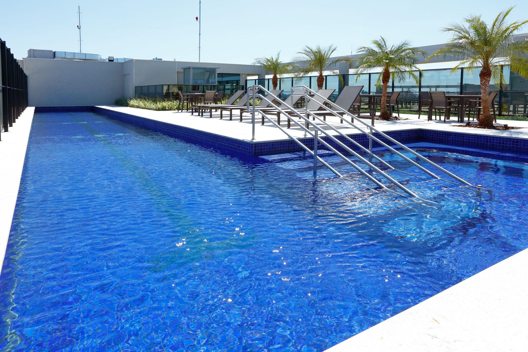 Vista Piscina Royal Palm Tower Anhanguera