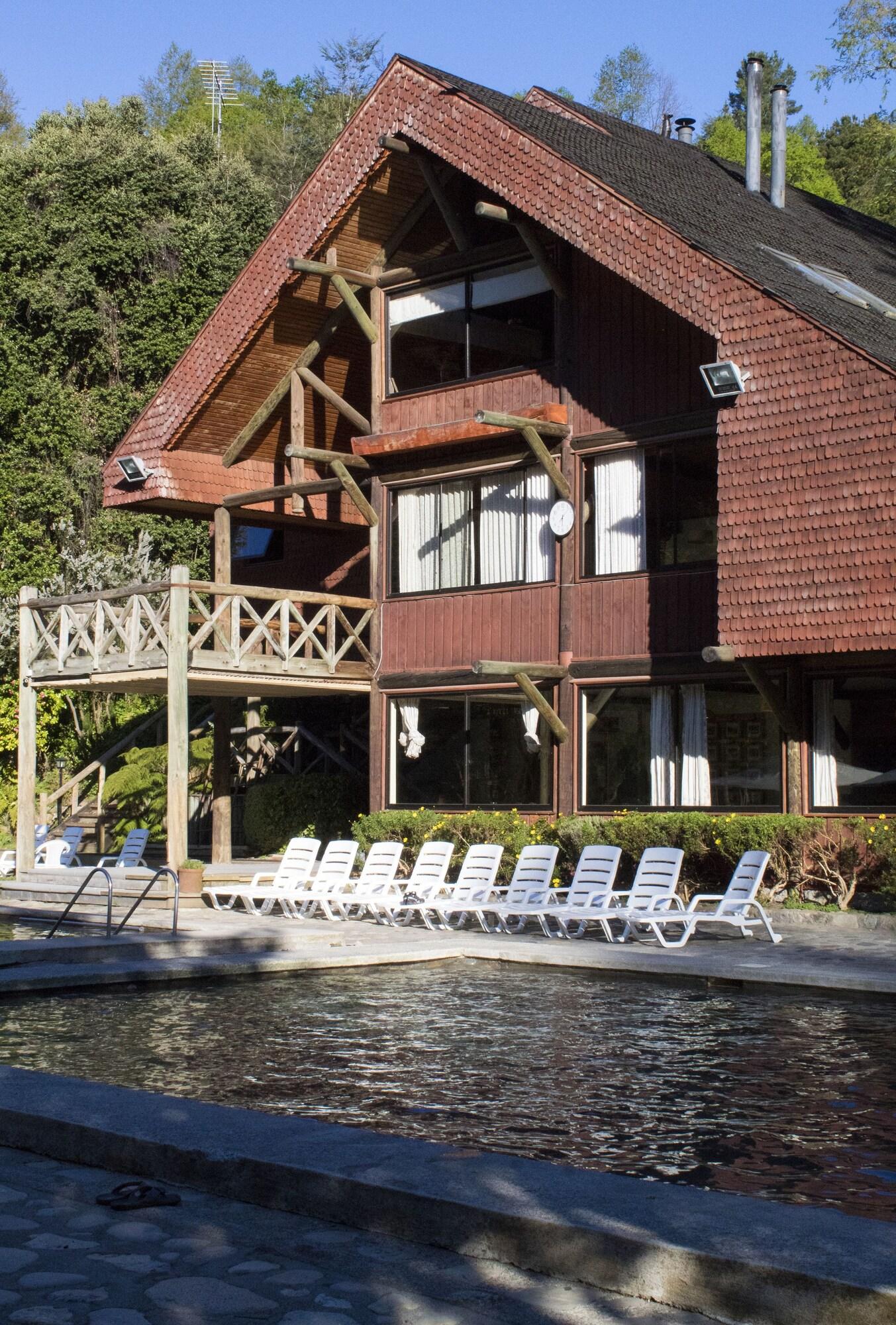 Varios Hotel & Termas Huife