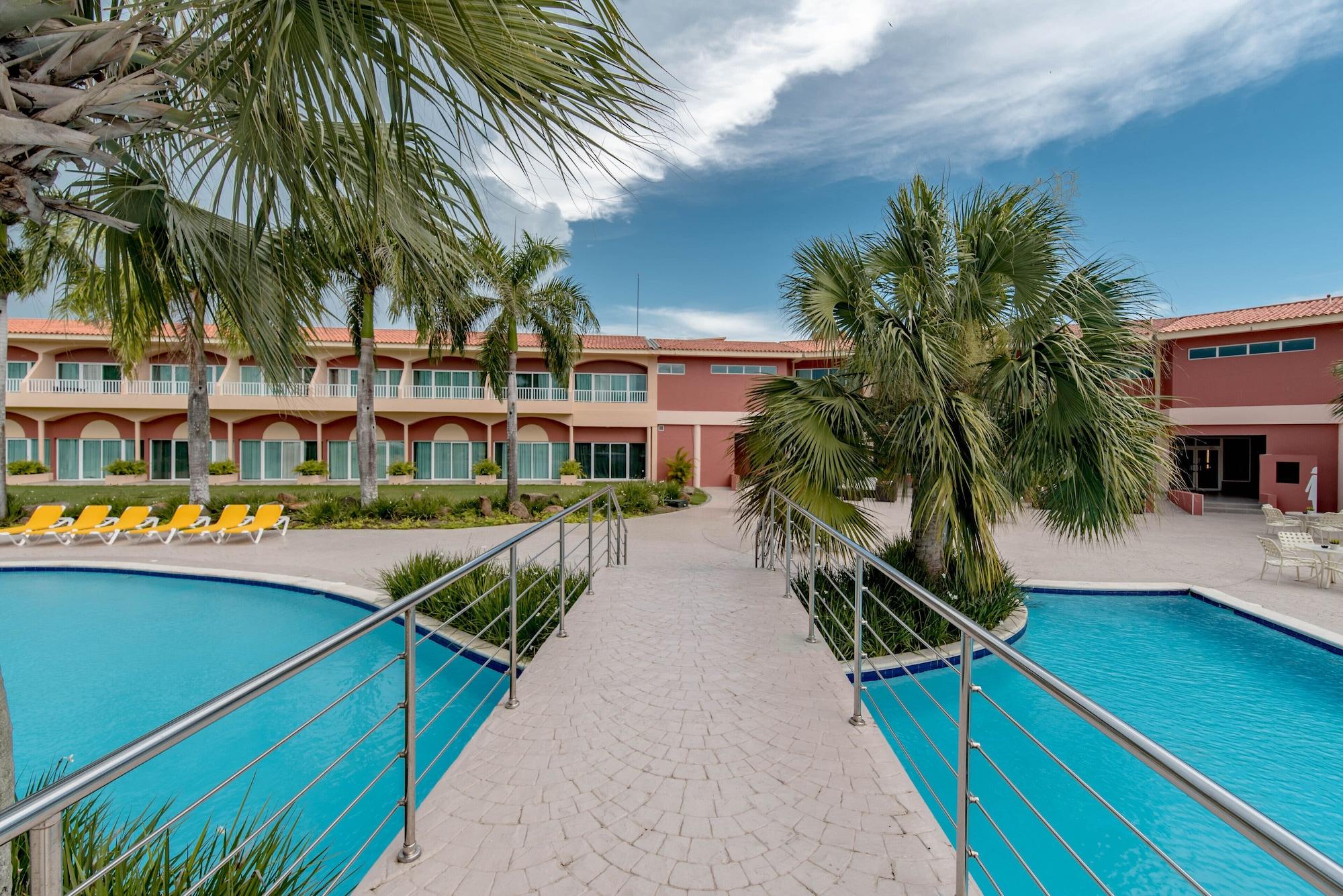 Vista Exterior Hodelpa Garden Suites Golf & Convention Center