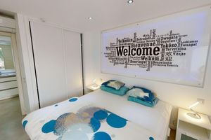 Alquiler Vacacional - Modern newly renovated apartment with a large terrace and a view of the sea.