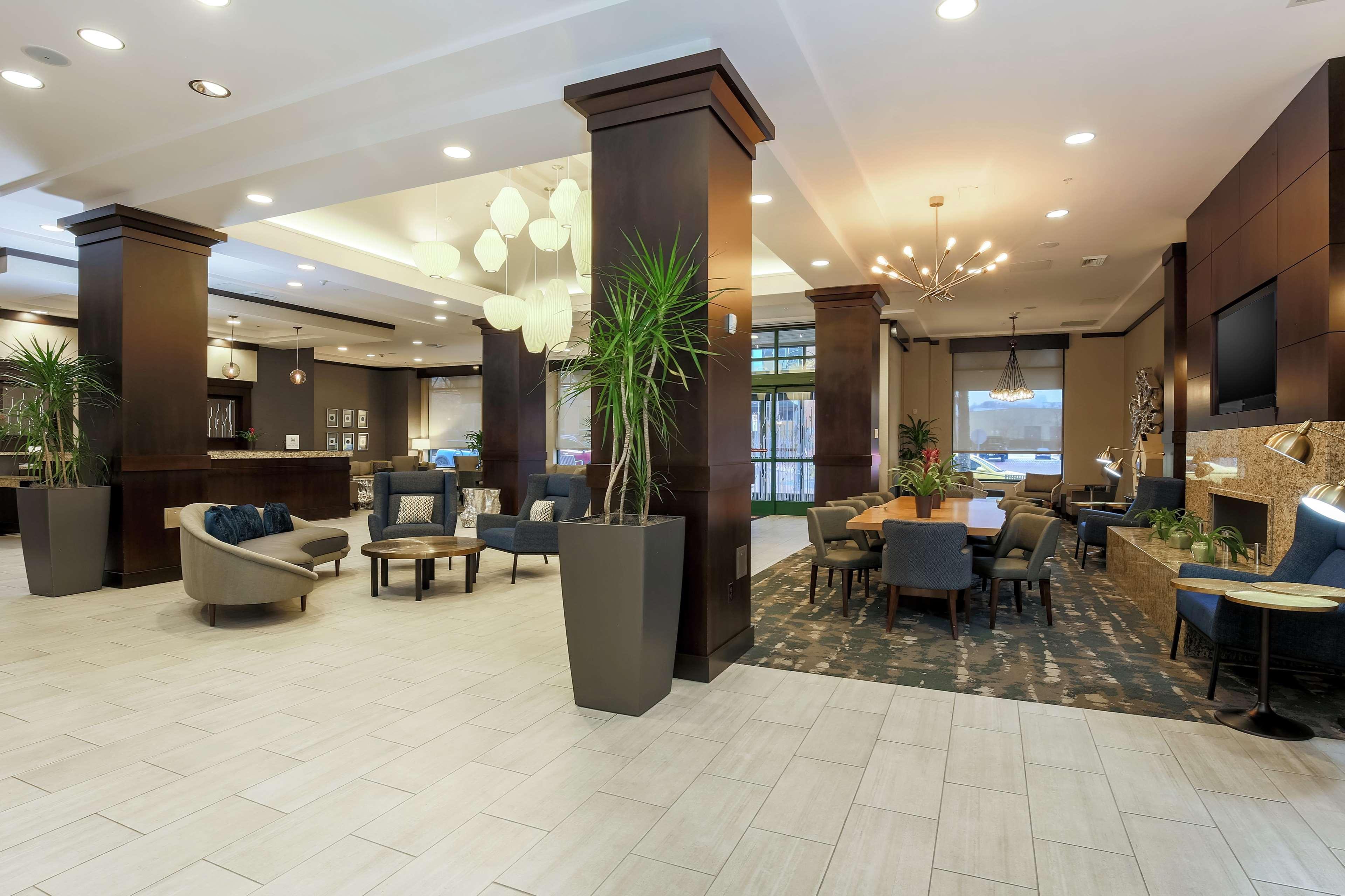 Vista Lobby Hilton Garden Inn Arlington-Shirlington